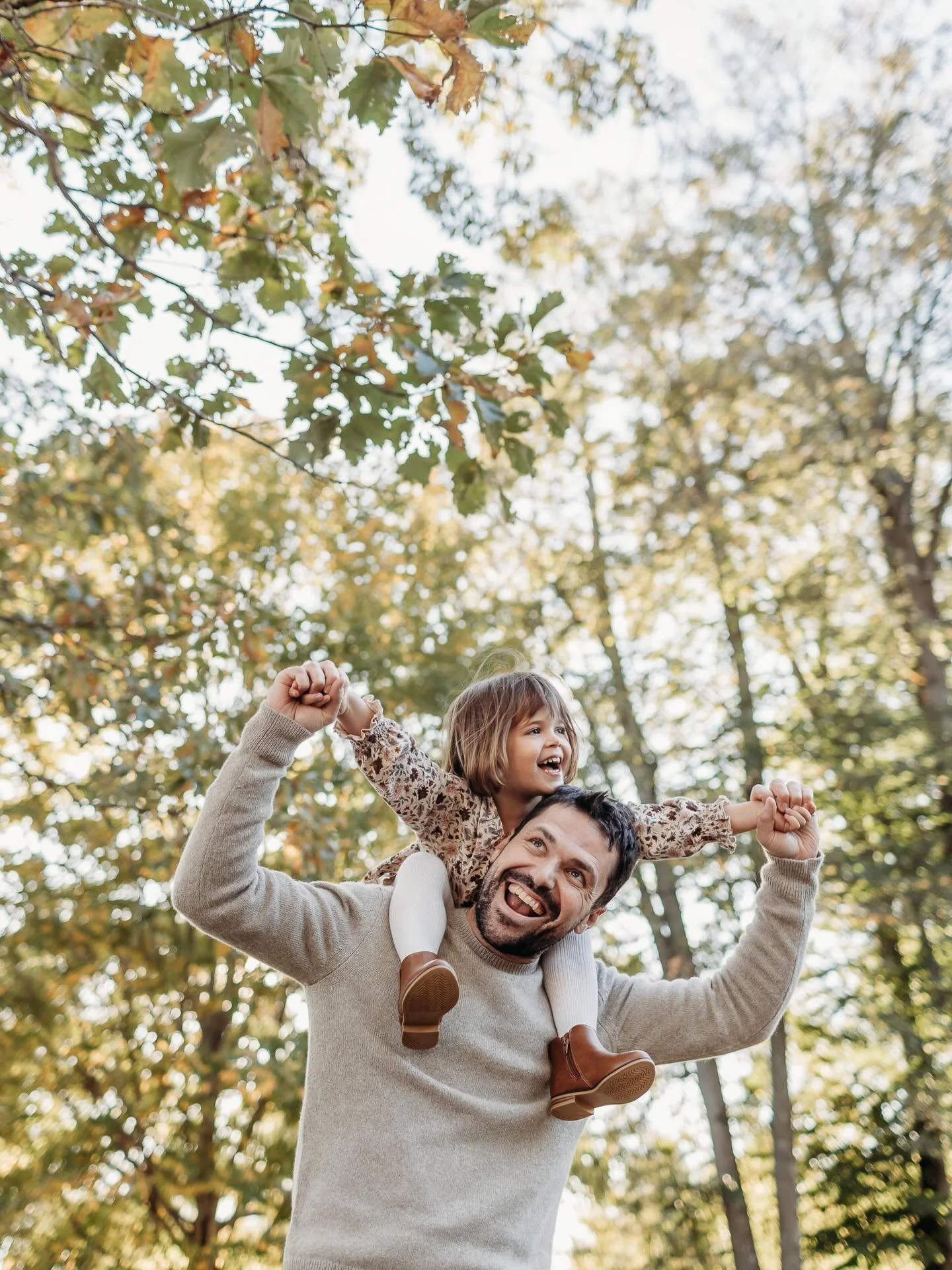 Spring and summer bookings are officially open!! If you&rsquo;re looking for a sunset session between May - August now is the time to snag it. Here&rsquo;s my current availability&hellip;

May - 1 spot
June - 4 spots
July - 3 spots
August - 2 spots

