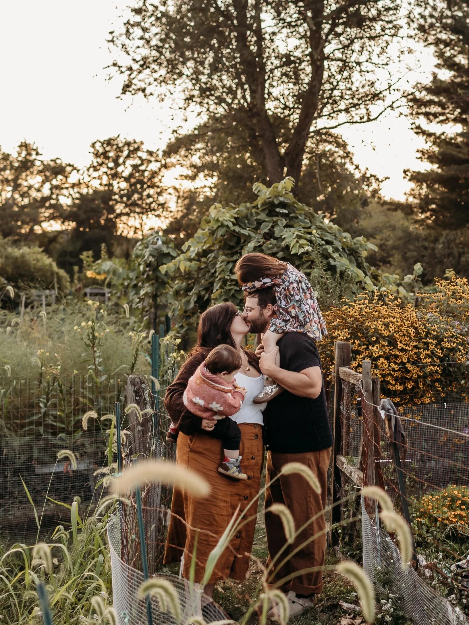 **FALL UPDATE**

If fall foliage and cozy sweaters are your vibe for family pictures then get ready! My fall calendar is opening tomorrow to my email list. Be sure to join so you can snag your spot - find the link in my bio 😉