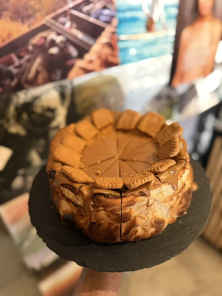 Lotus San Sebastian Cheesecake von der Seite