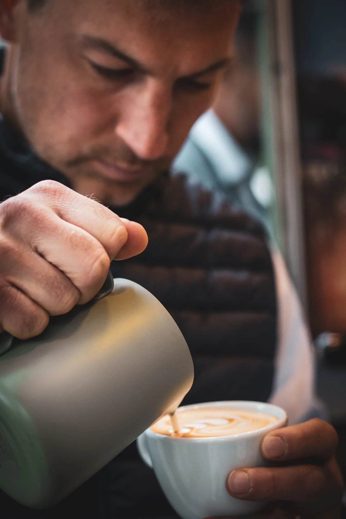 2026-05 Latte Art Barista Milchkanne.JPG