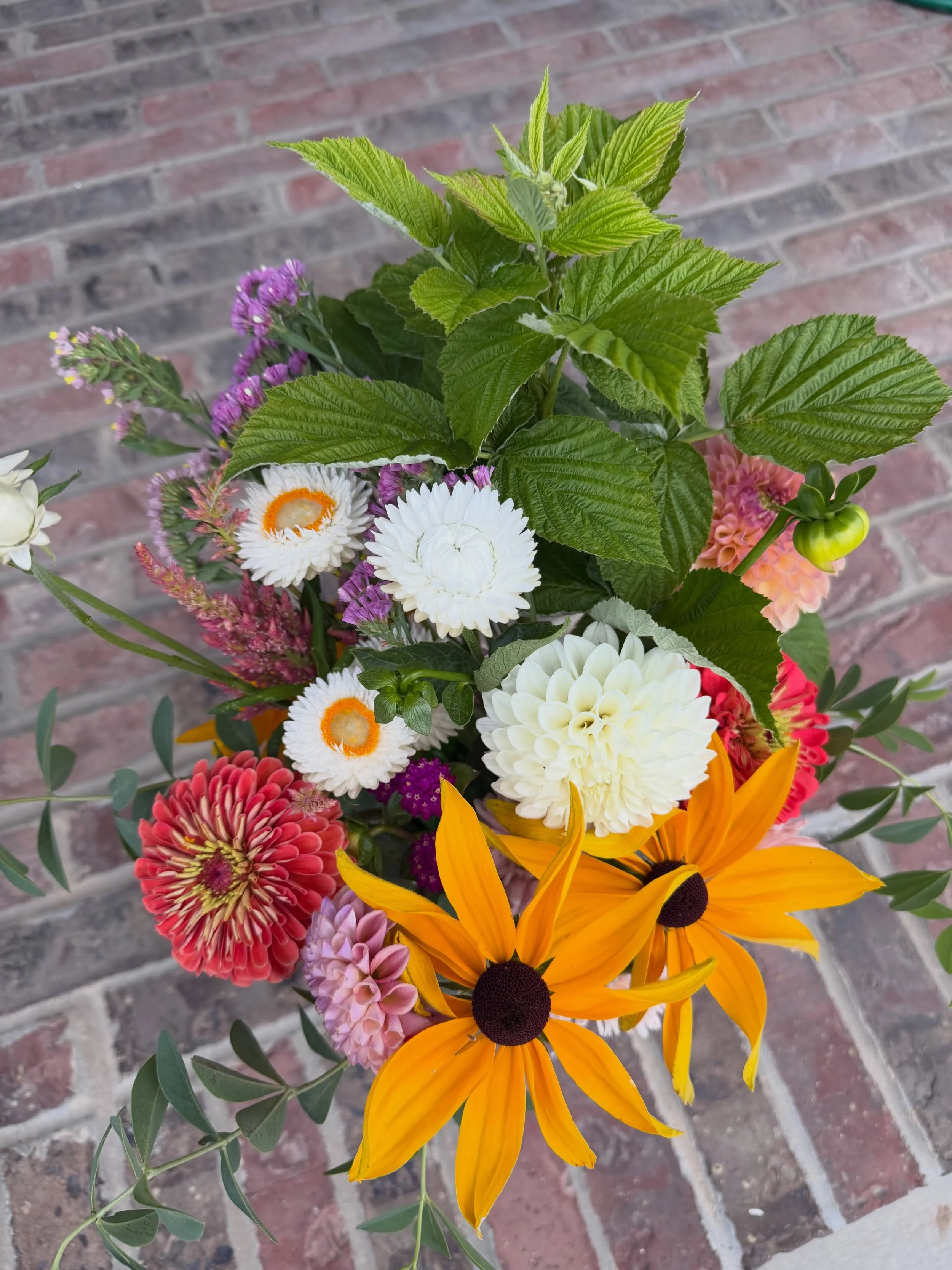 We made it to bouquet season! 💐
Fresh summer bouquets are now available for Tuesday evening and Saturday morning pickup.
Order anytime at SprigsFlowerFarm.com. 

If you need a pickup on a different day, just send us a DM or text, and we&rsquo;ll do 