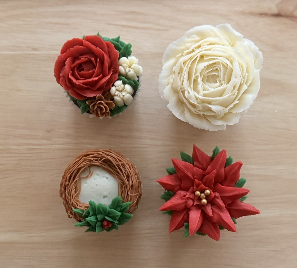 Christmas: Floral Cupcake Dozen