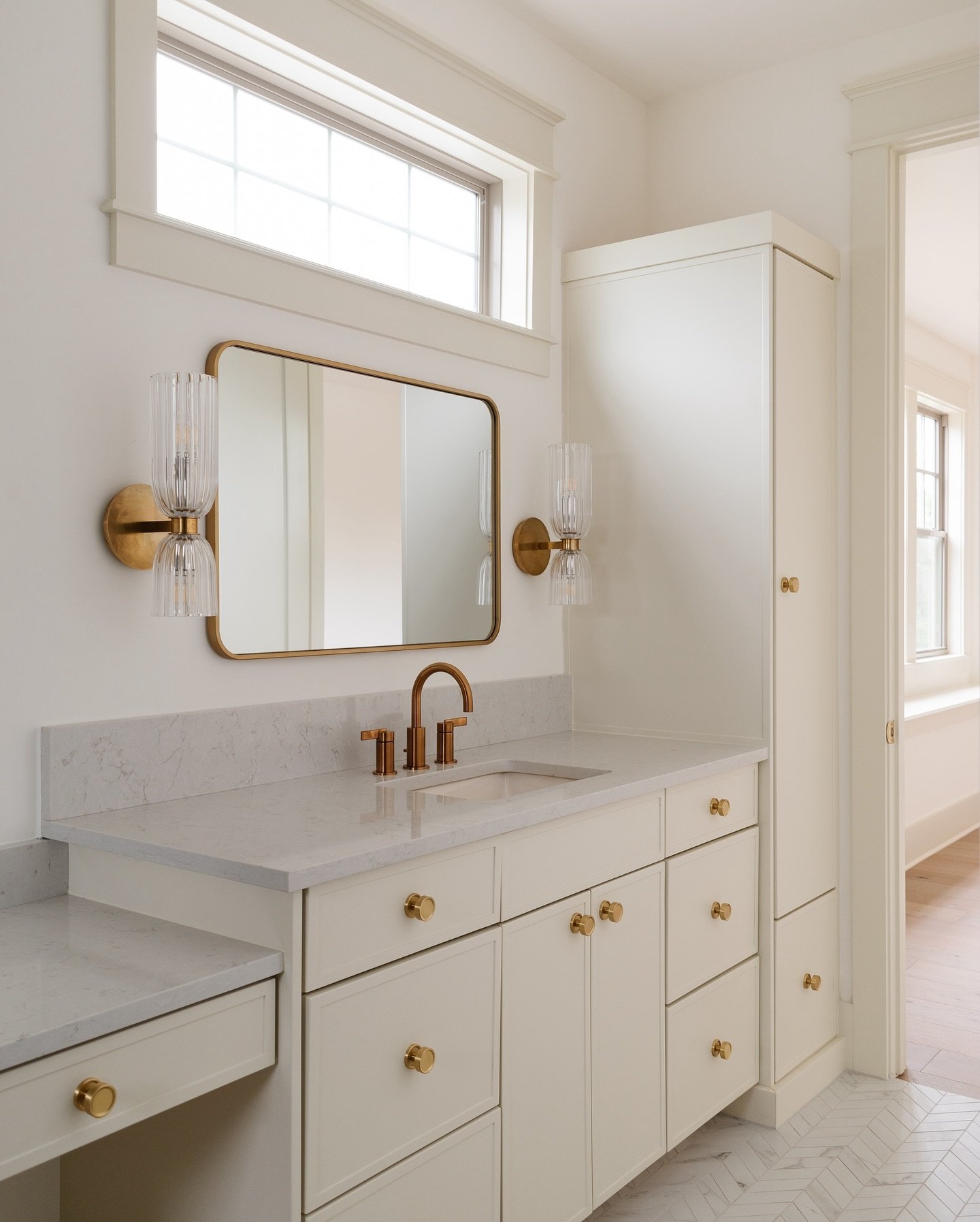 The weekend is officially here and we&rsquo;re signing off&hellip;but, before we do&hellip;enjoy these shots of the upstairs bathrooms at #ProjectGoldStandard 🍸

Listing link in our bio or contact Terri Smallwood at 479.629.1200 for more information