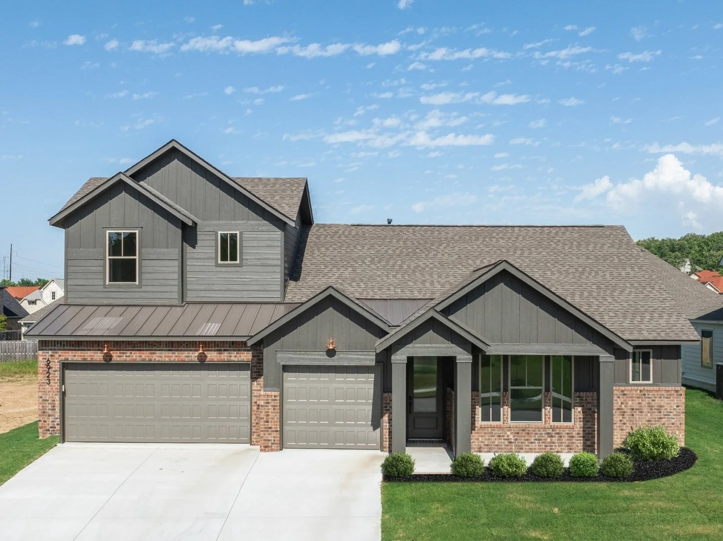 6923 Stonebrook Drive