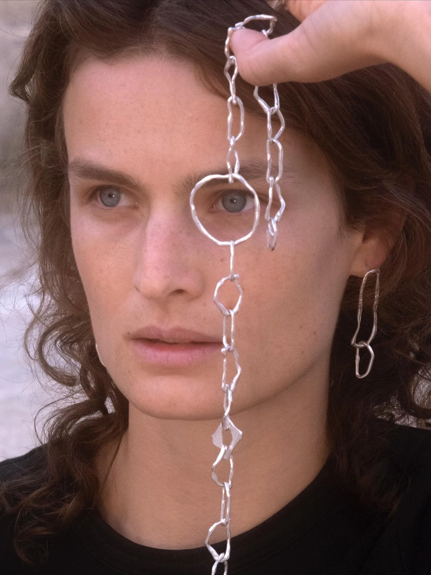 You can soon find our Connected-long necklace at @noj.brussels / @mad.brussels from Nov 12-15 or a week later at @unpolished.platform in Antwerp from Nov 21-23 💫. Pictures by @jujm___