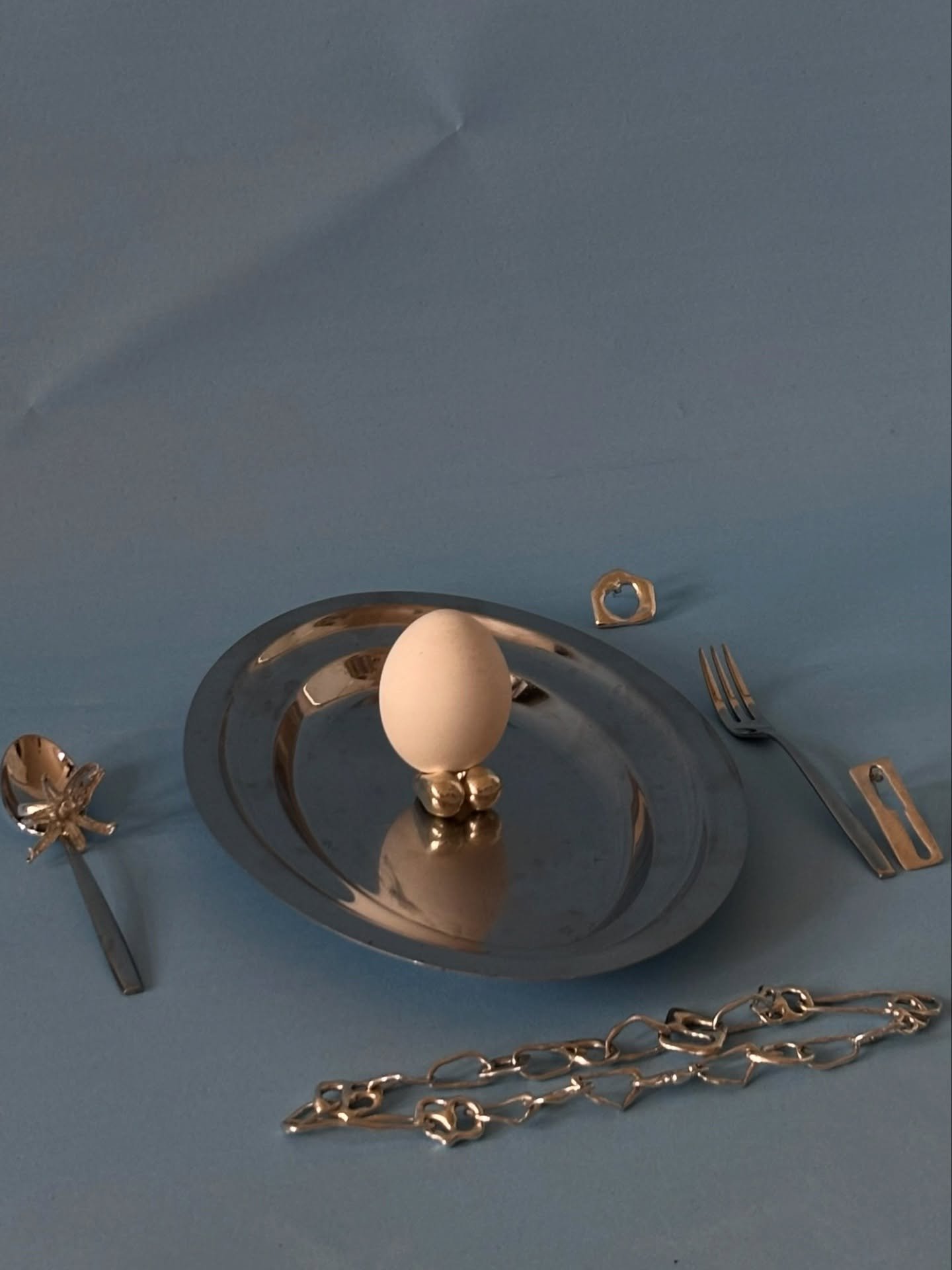 🍽️🥚
Forever playing with food and jewelry