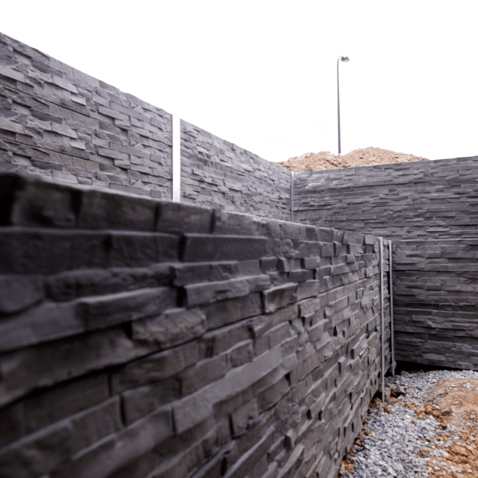 Retaining-Wall-Mount-Barker.png