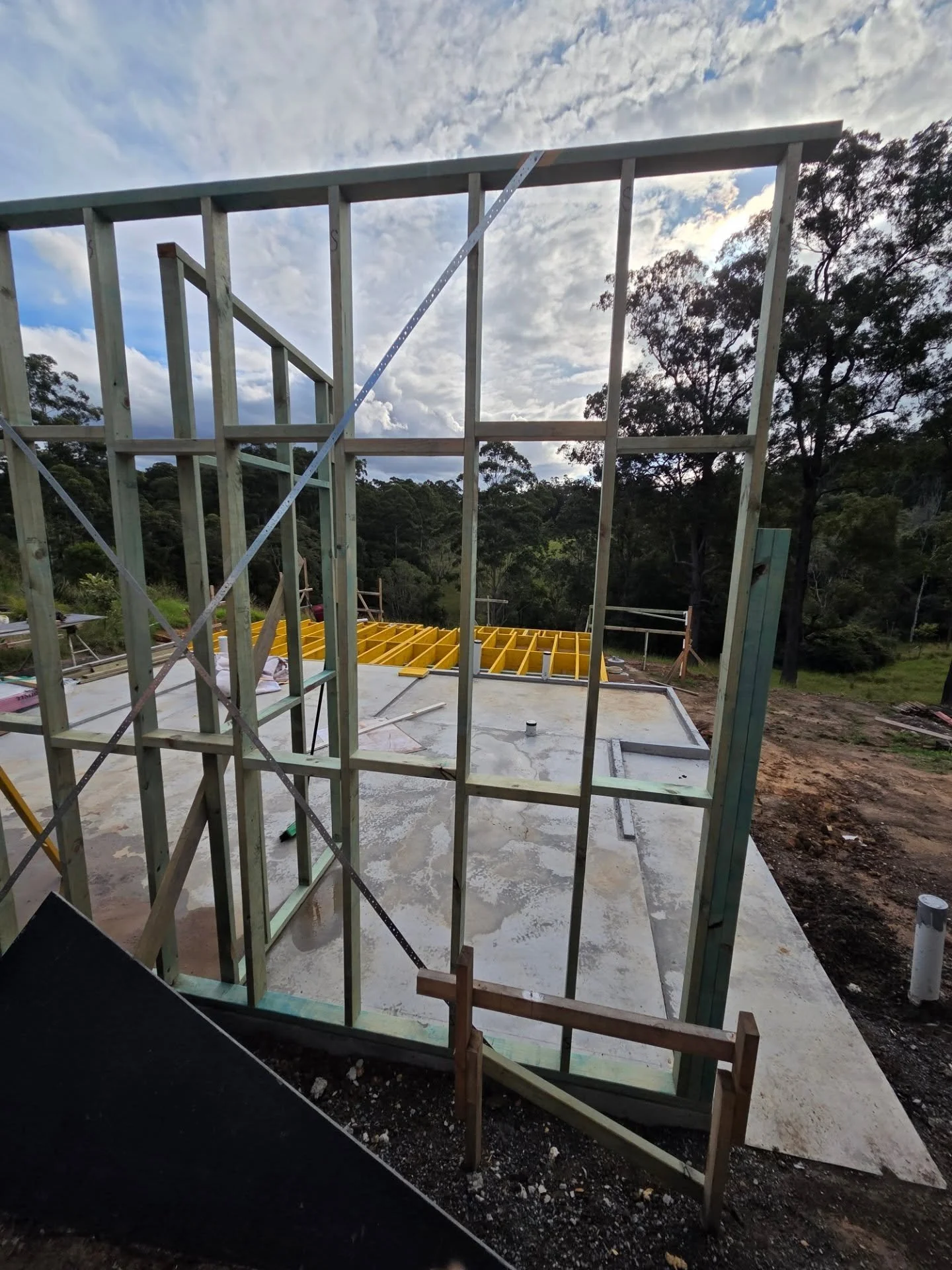 And the frames are going up!

#whiddonconstructions #bellingen #builder #home #architecturaldesign