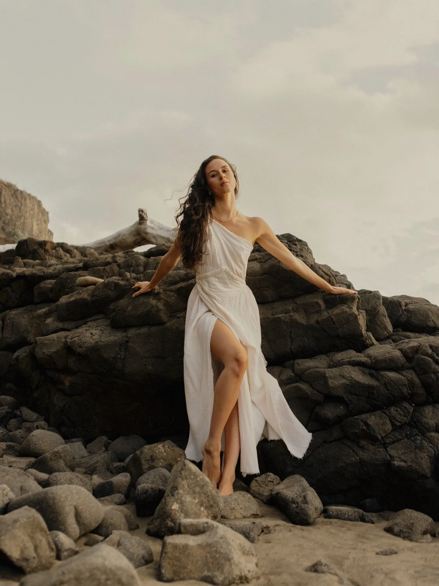 Another favourite feature of one of many shoot wardrobe options - this piece being continuously requested 🌞 giving that greek goddess moment. 

I love being able to offer options for your shoot. I think outfits can make or break a shoot and how the 