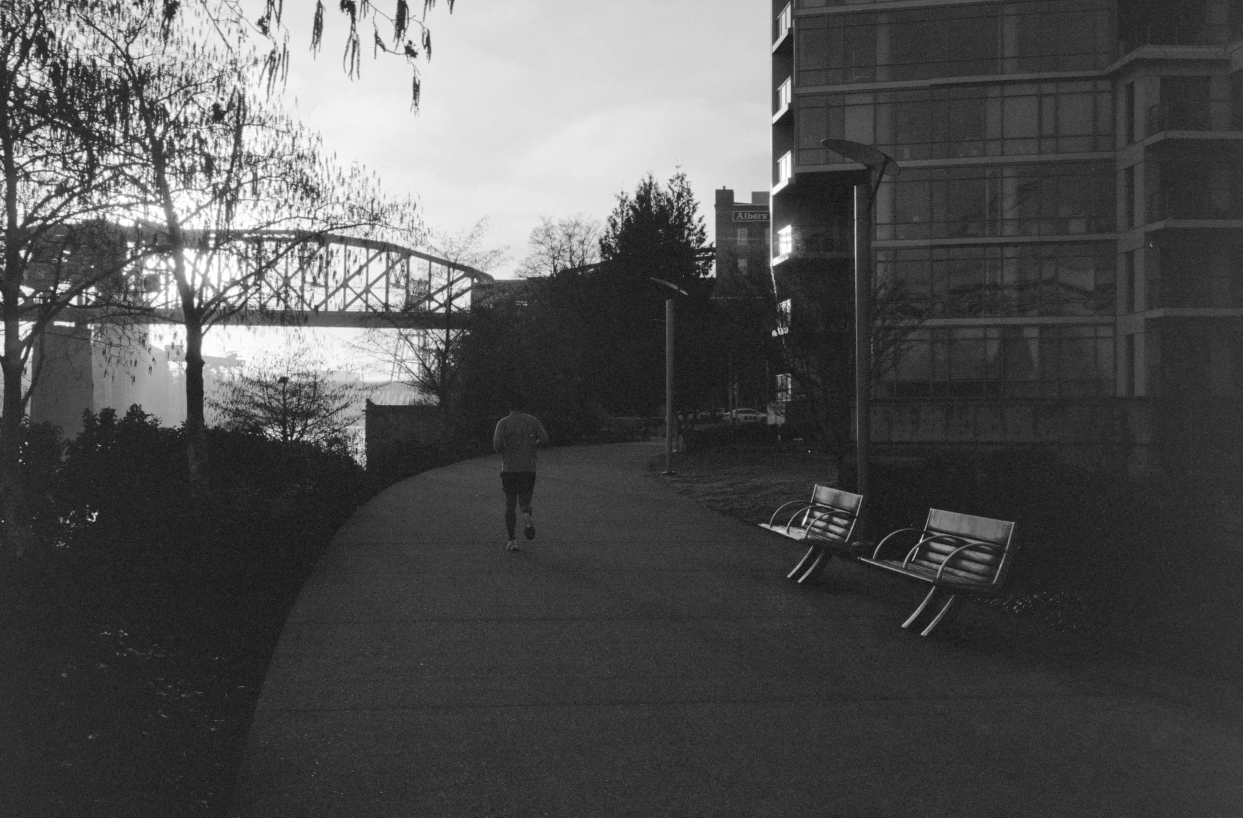 Jogger pathway to Albers Milling.jpg