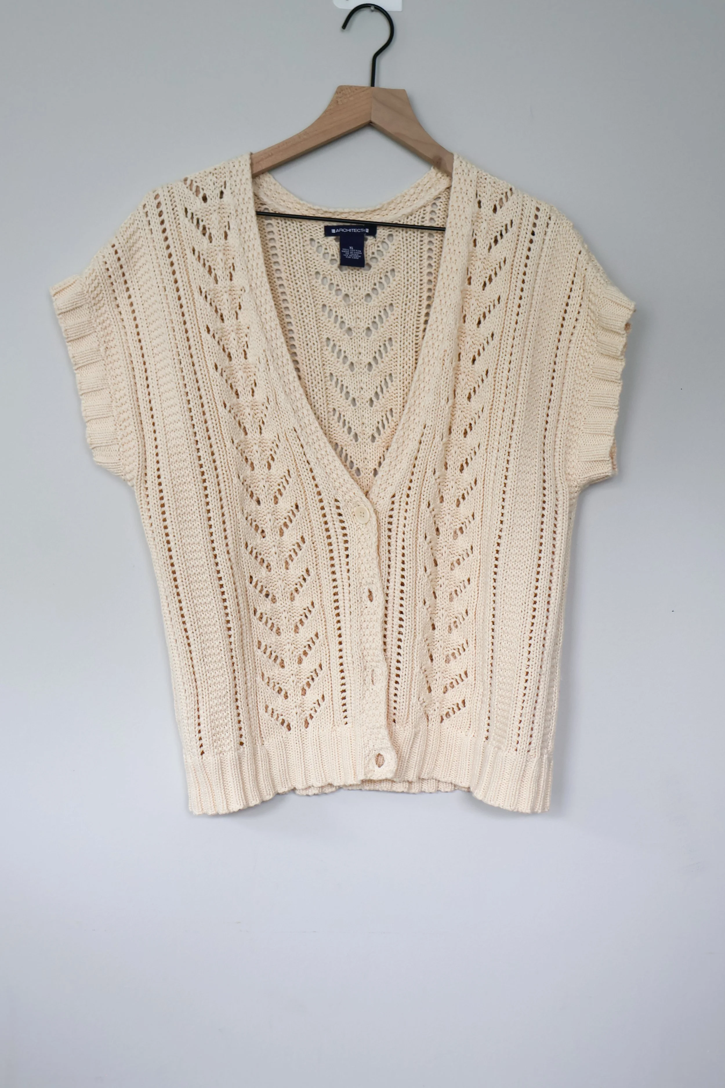 BUTTON SWEATER VEST