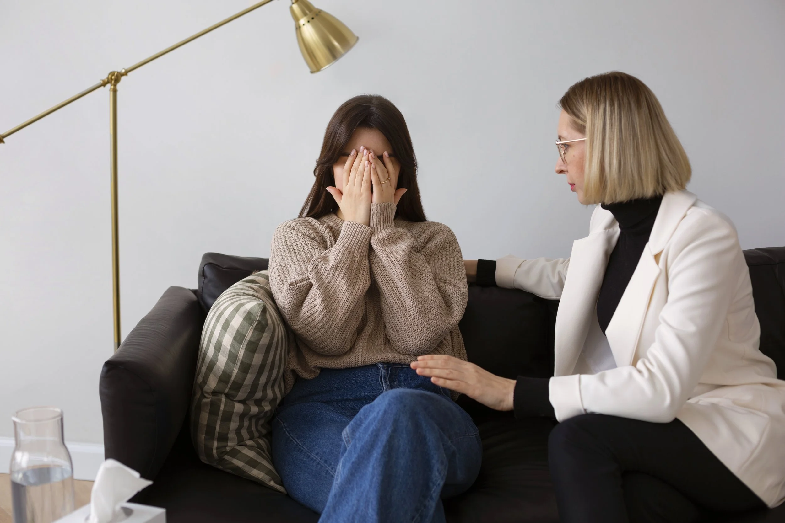Therapist explaining treatment approach and coping strategies for anxiety.