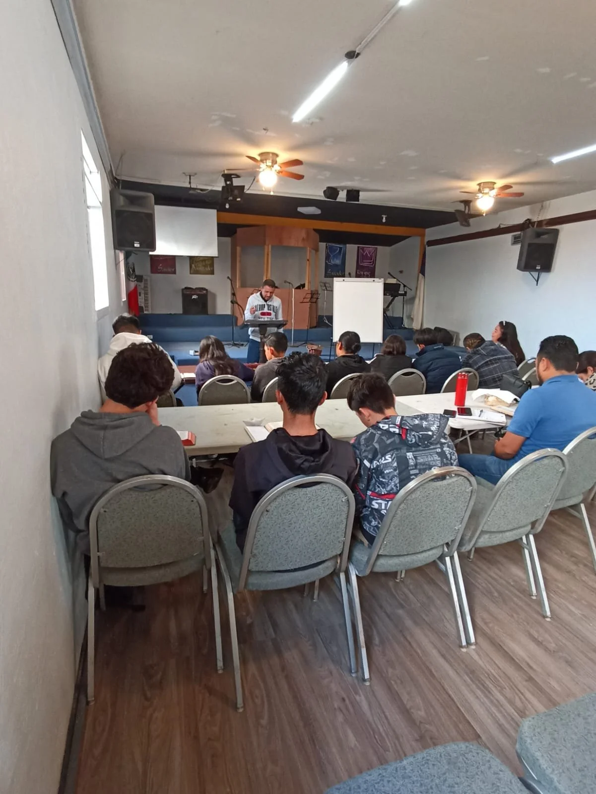 Curso Introducción a la alabanza.jpeg