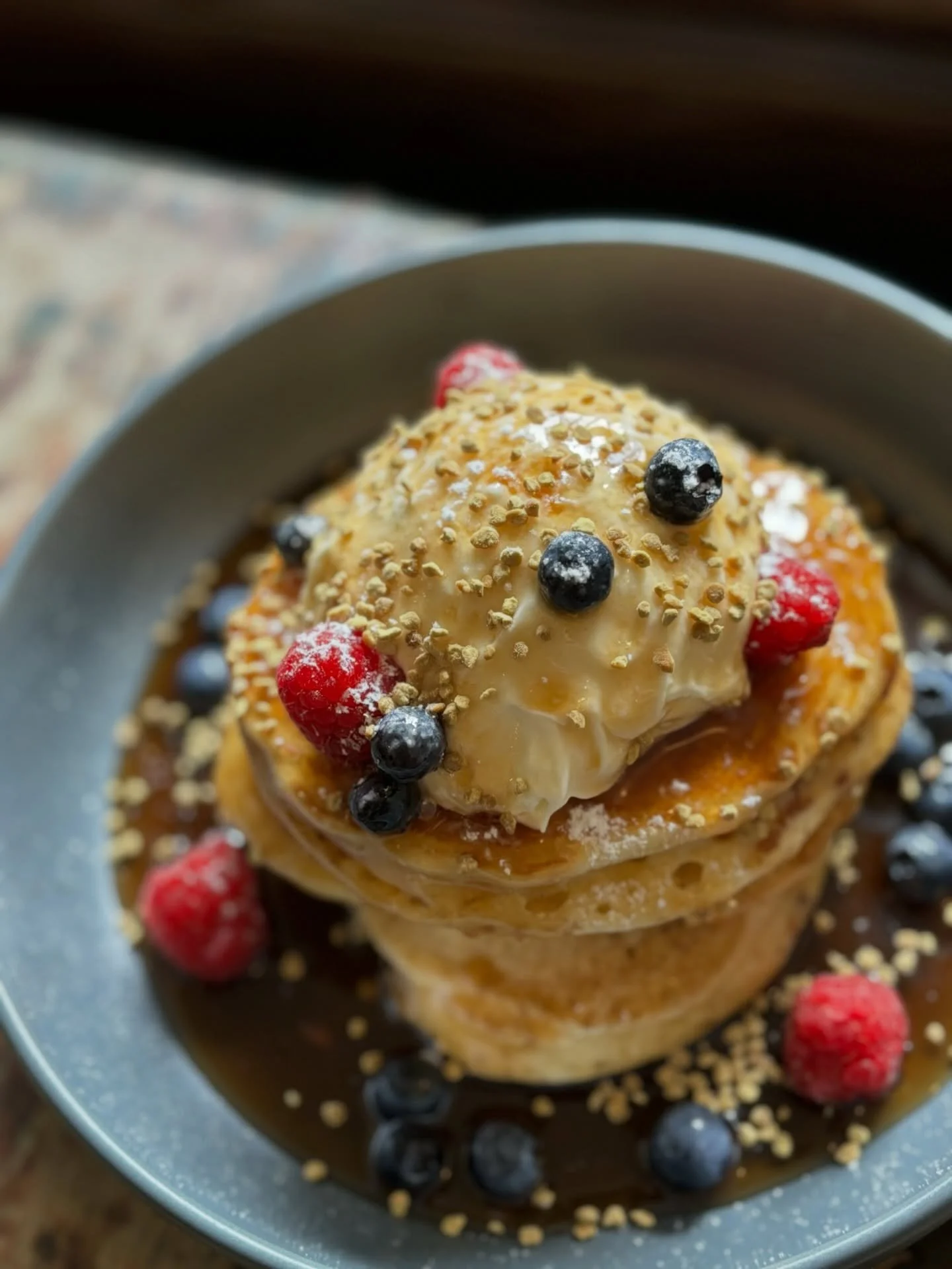 Rainy Sundays call for warm pancakes 🤤

Especially when it comes with fresh berries, whipped cream, and @bellingenhoney Bee Pollen 🐝

#pancakes #bellohoney #oldbutterfactorycafe