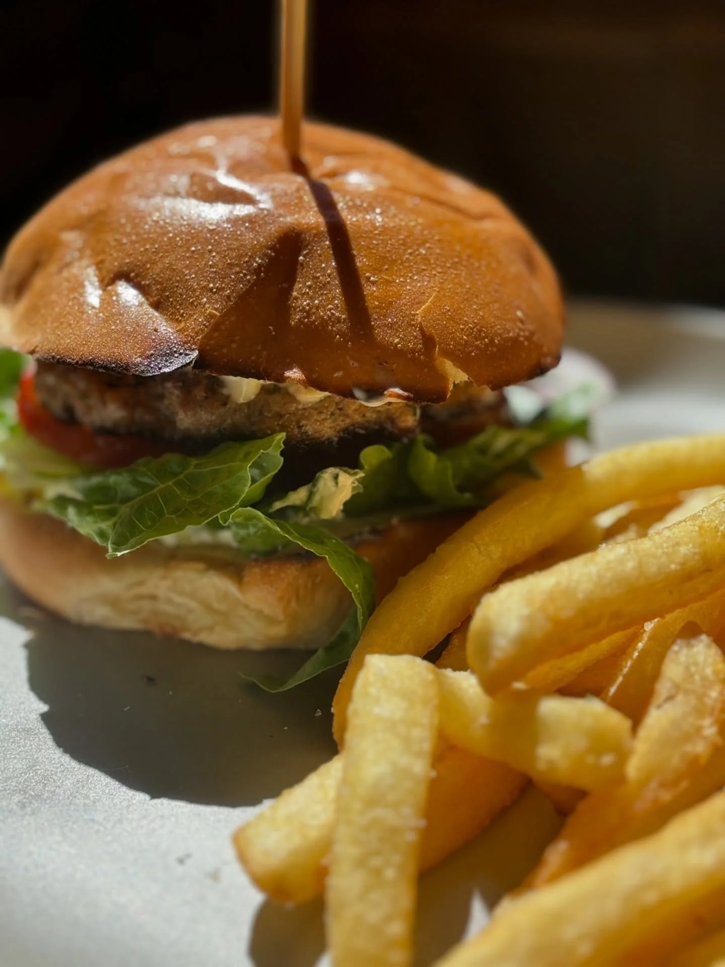 No need to ditch the Beef Burger.
Just see the lamb on the weekend 🤷🏻&zwj;♂️

Grilled lamb Burger  on the specials board! 

Open from 8am&ndash;3pm 

#bellingeneats #oldbutterfactorycafe