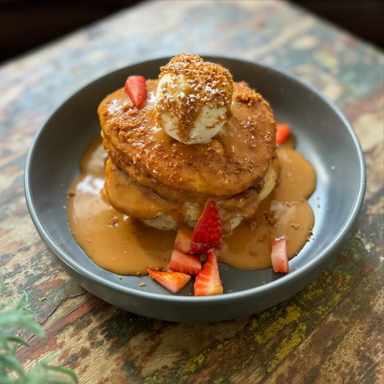 Saturday&rsquo;s are better with Biscoff pancakes 🥞

Serving till 11:30am all weekend. 

#bellingeneats #oldbutterfactorycafe