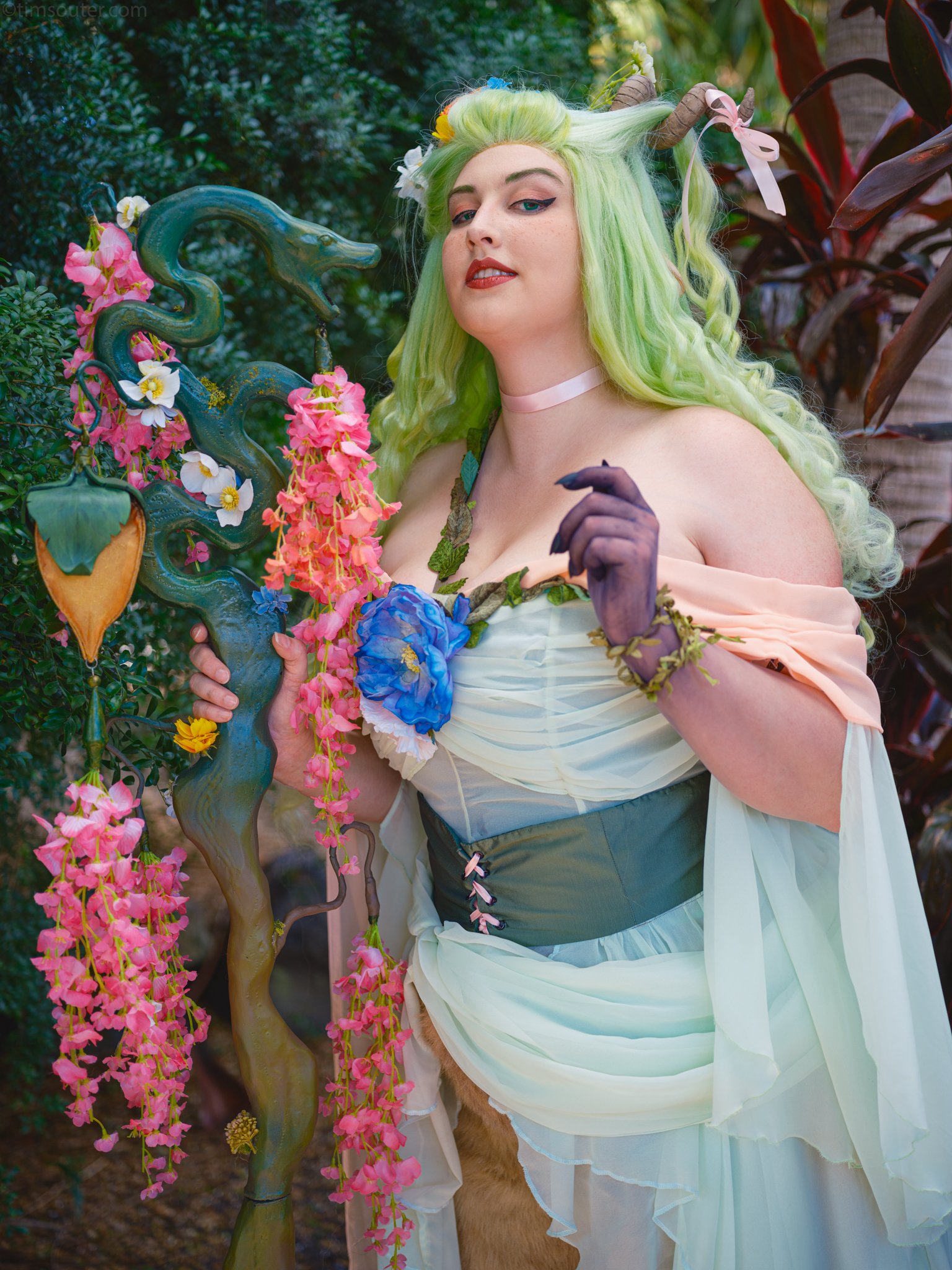 Fearne - Critical Role
(2022)

Constructed with EVA foam, resin, fabric. All clothing drafted by hand, corset fully steel boned. Wig and legs hand-dyed.

Photo: Tim Souter