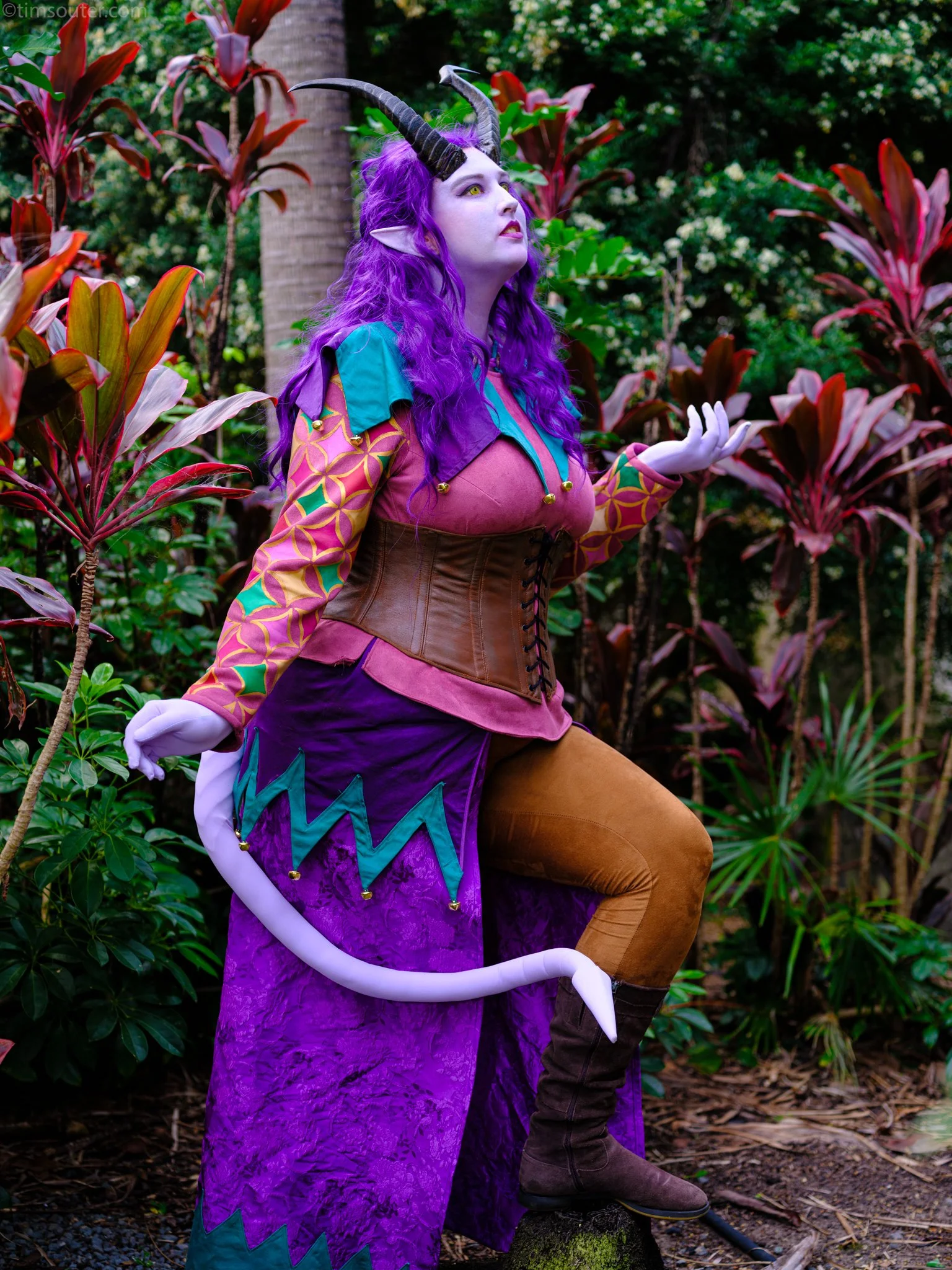 Alfira - Baldur's Gate 3
(2024)

Constructed with EVA foam, resin, fabric, leather. All fabric hand-dyed, corset fully steel boned. Sleeve fabric custom screenprinted by hand.

Photo: Tim Souter