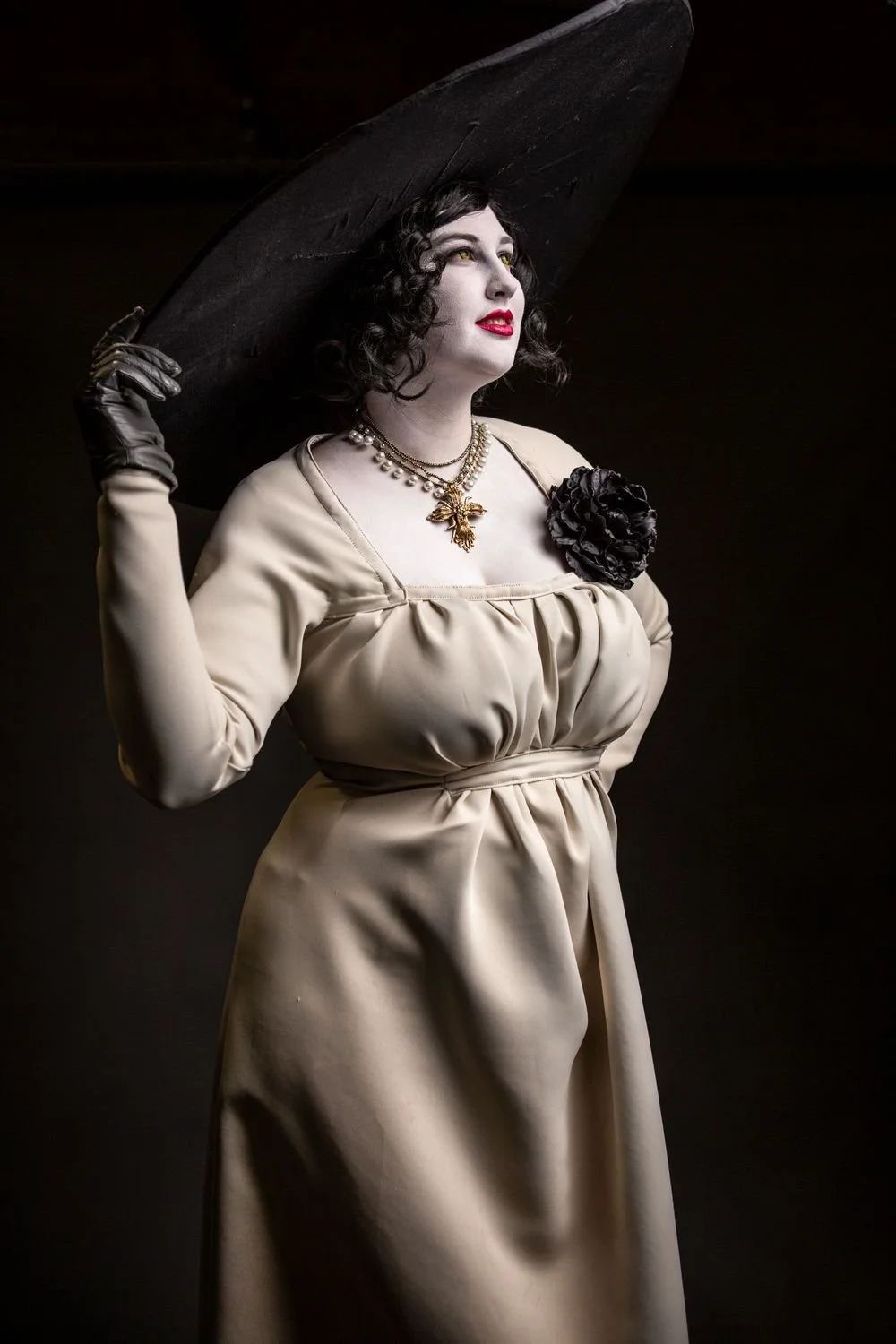 Lady Dimitrescu - Resident Evil: Village
(2021)

Constructed with EVA foam, resin, fabric, epoxy clay. Fabric hand-dyed and stained.

Photo: Steamkittens