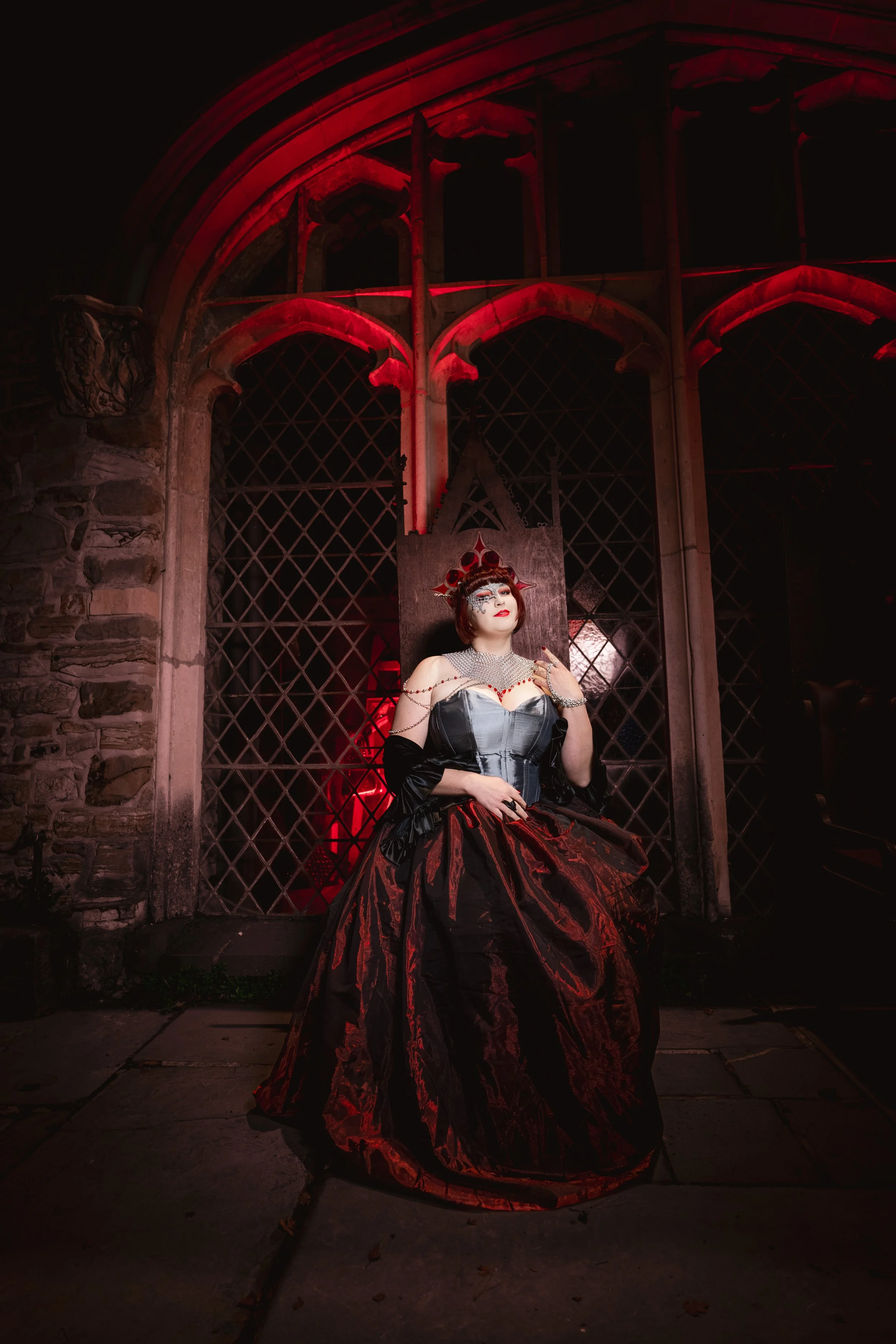 Vampire - original design
(2026)

Constructed from fabric, chain maille. Fully steel boned corset and handmade chain gorget.

Photo: Danse Macabre