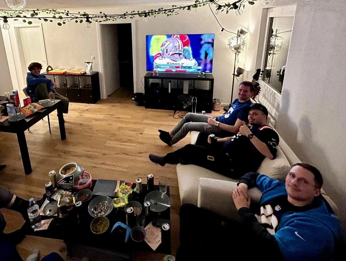 Check out how our players tuned in for the big game last night 📺🏈
.
.
.
.
.
.
@unisportbern - Official lead sponsor
@med.and.motion - Official medical partner
@mikesgear - Official gear supplier

#blackbucksbern #blackbucks&nbsp;#nffl #affl&nbsp; #