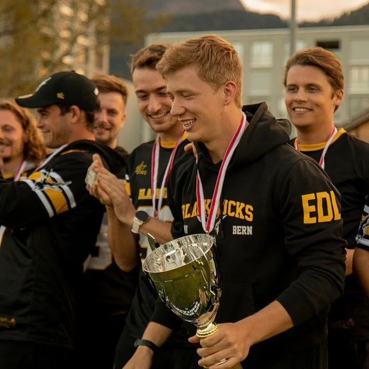 Happy faces at the medal ceremony 🏅
.
.
.
.
.
📸 by @monndbaer 
@unisportbern - Official lead sponsor
@med.and.motion - Official medical partner
@mikesgear - Official gear supplier

#blackbucksbern #blackbucks&nbsp;#nffl #affl&nbsp; #nfl&nbsp; #safv