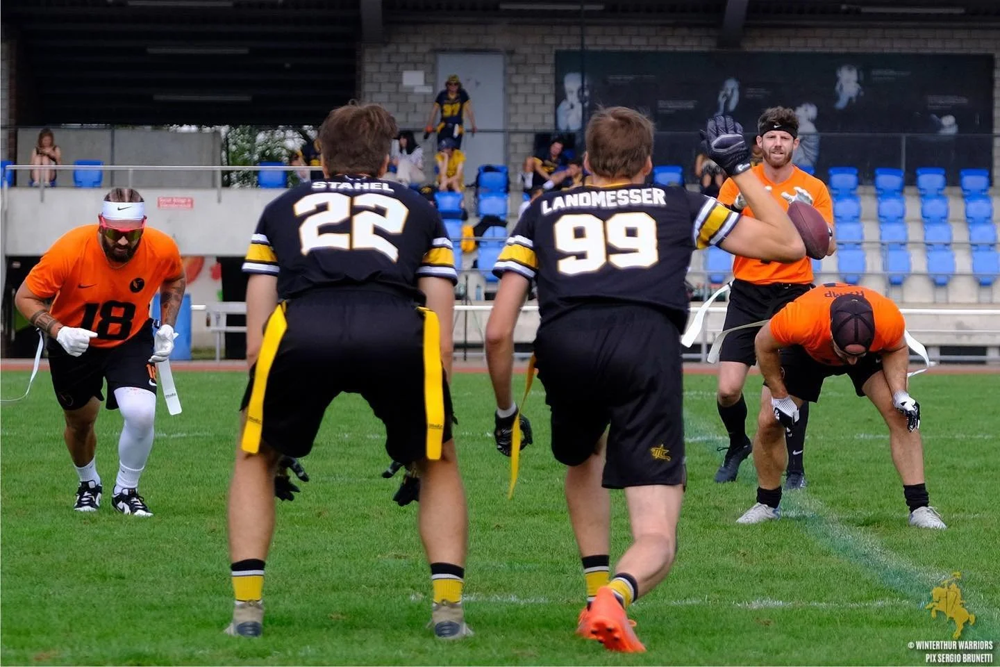 Double trouble coming for ya! Both our teams made the playoffs and are ready to go for gold on Sunday
. 🎯
.
.
.
.
.
.
.
📸: @stockpix_sergio
@unisportbern - Official lead sponsor
@med.and.motion - Official medical partner
@mikesgear - Official gear 