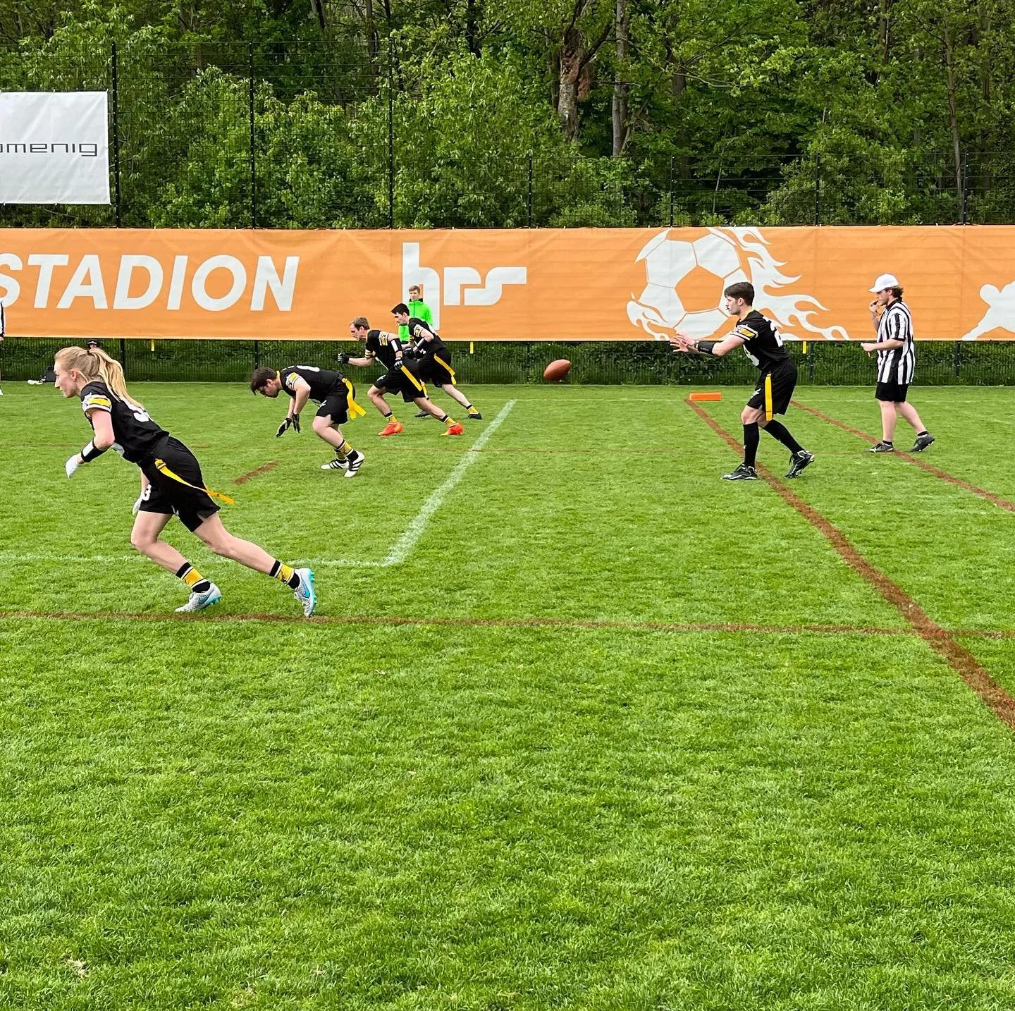 Take off Blackbucks White 🏁 (ironically playing in black) Today our new team, consisting of many new faces, played their very first gameday. After an unlucky loss against the @argoviapirates_flagfootball we found our way into the game and defeated @