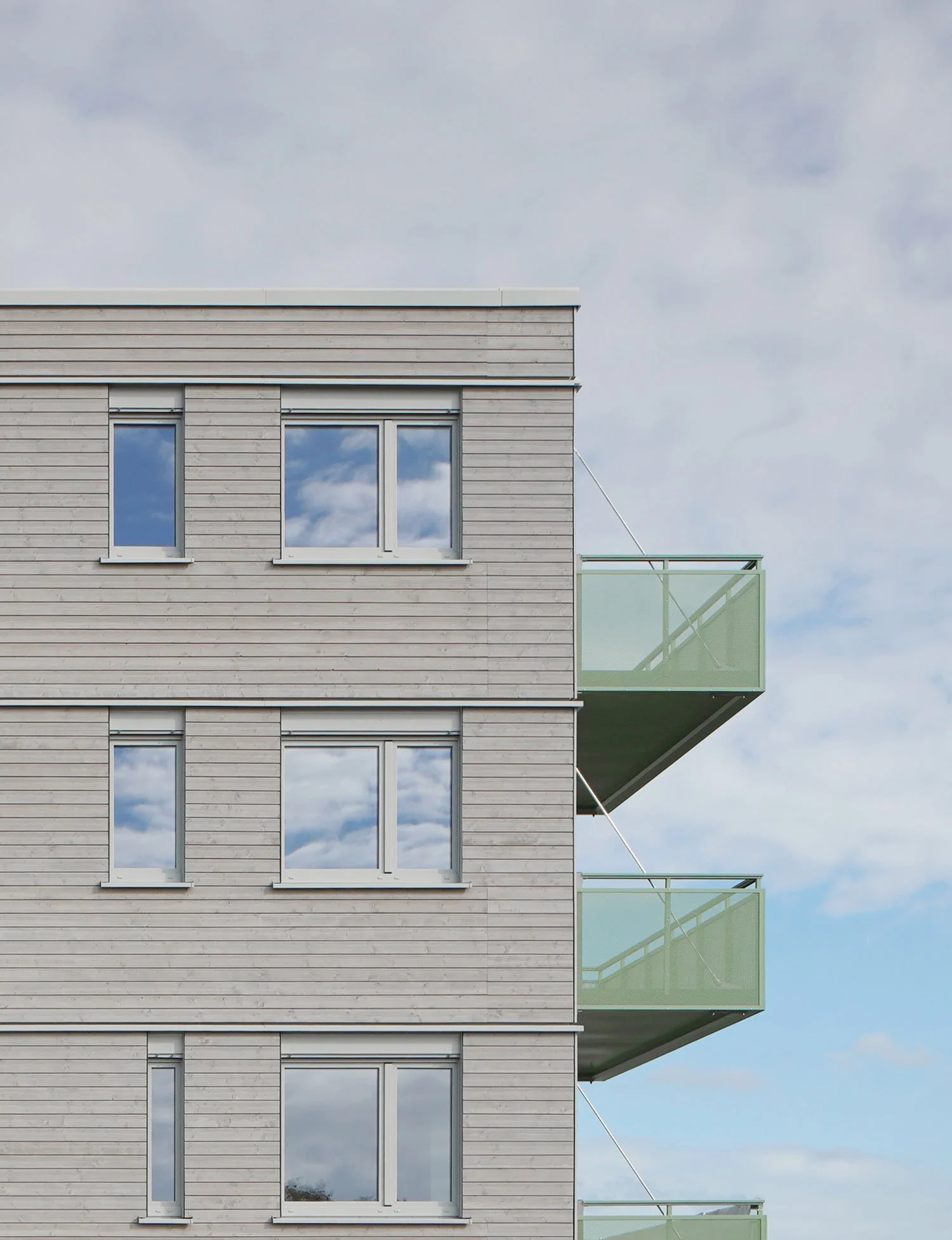 Detailansicht der Fassade mit Balkonen