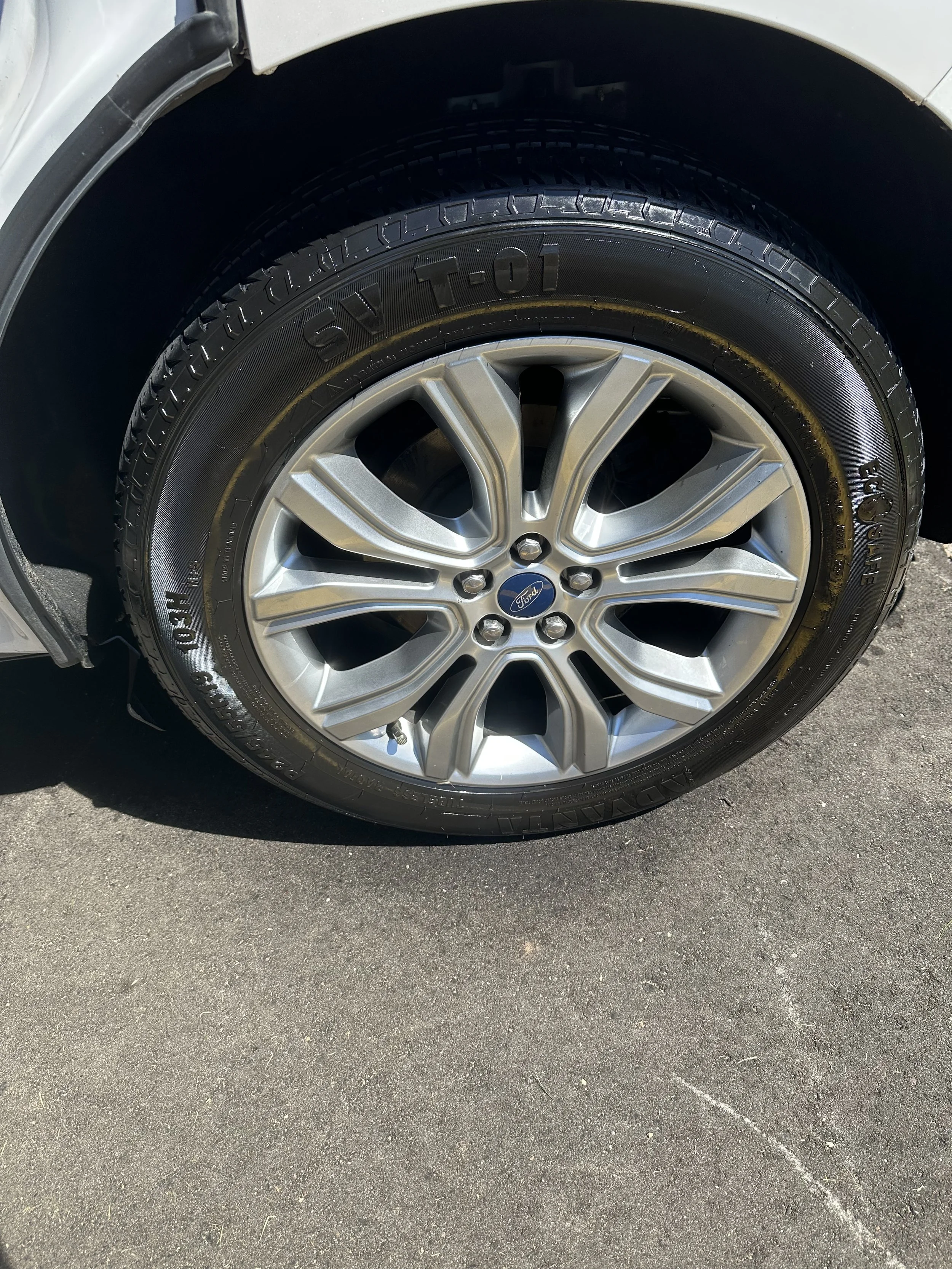 Exterior car detailing in Woodbury by vellstouch