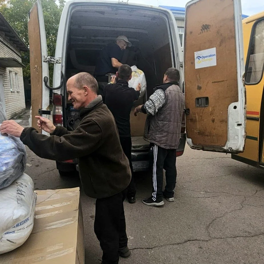 En plats full av värdighet och värme🫶
Häromdagen besökte vi en institution för män med olika typer av funktionsnedsättningar, där vi överlämnade blöjor, filtar, kuddar och kläder. Institut