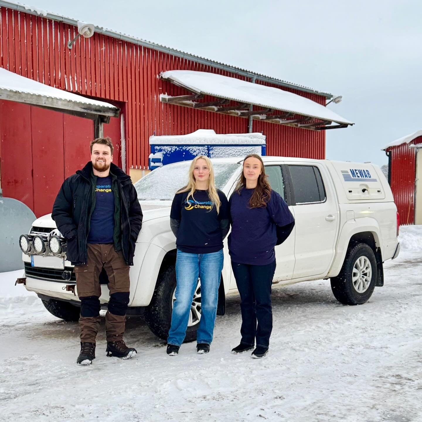 Ig&aring;r trotsade v&aring;ra volont&auml;rer i Sverige sn&ouml;kaoset f&ouml;r att h&auml;mta denna p&auml;rla till bil. Snart rullar den mot &ouml;stra Ukraina, d&auml;r den kommer spela en avg&ouml;rande roll i att leverera livsviktig hj&auml;lp 