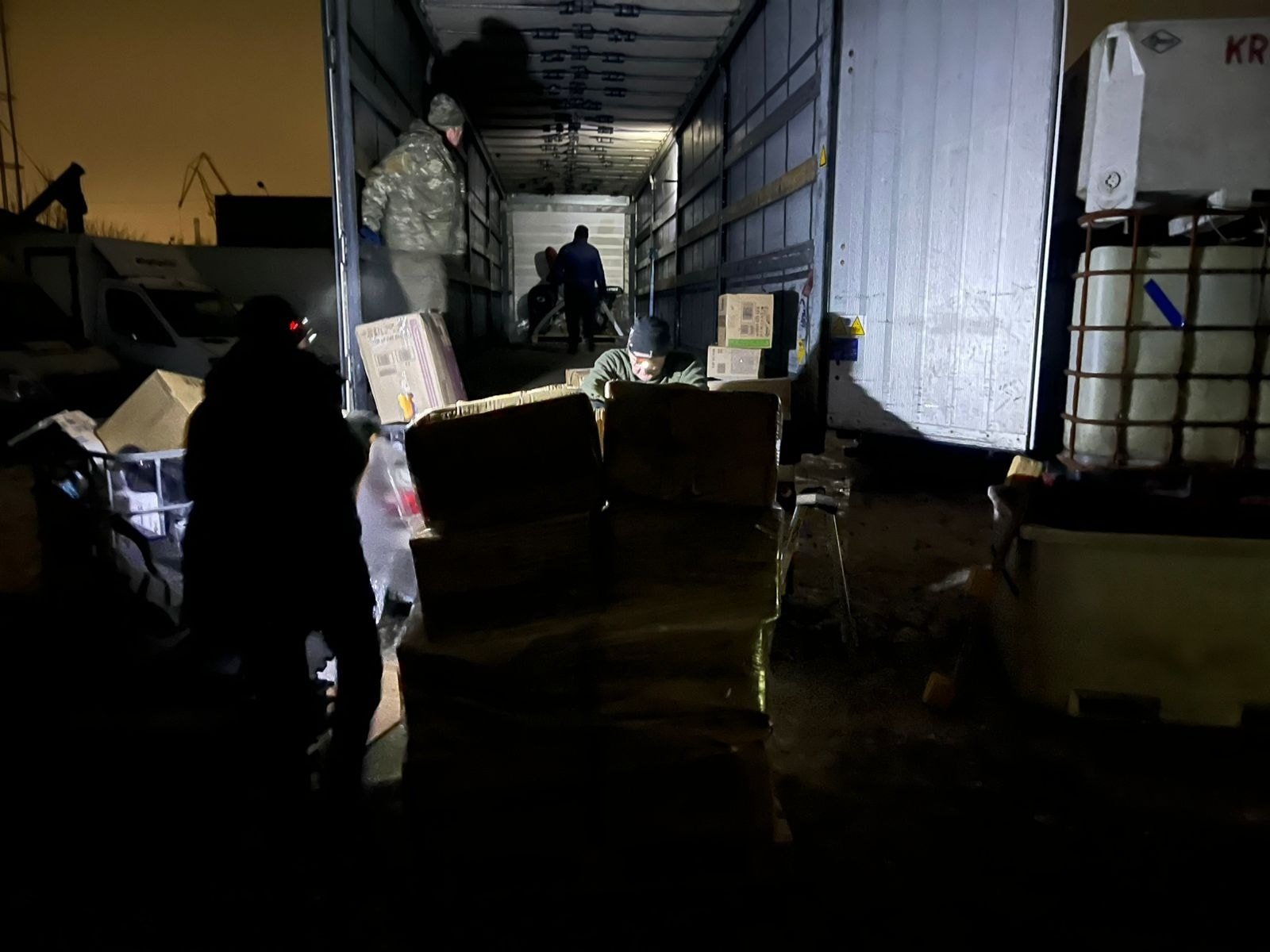 De &aring;terkommande attackerna mot Ukrainas elf&ouml;rs&ouml;rjning sl&aring;r h&aring;rt mot hela samh&auml;llet och g&ouml;r vardagen extremt kr&auml;vande. Den ukrainska befolkningen visar en imponerande styrka och beslutsamhet, &auml;ven under 