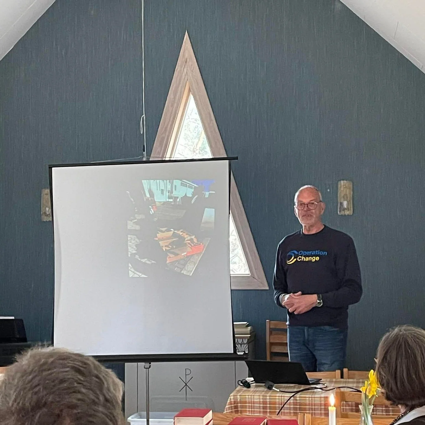 @mats_rogefors, volont&auml;r, hade f&ouml;rm&aring;nen att vara inbjuden till en sopplunch arrangerad av R&ouml;da Korset och kyrkan, d&auml;r han fick ber&auml;tta om OperationChange och arbetet i Ukraina.

Cirka 40 personer deltog &ndash; engagera