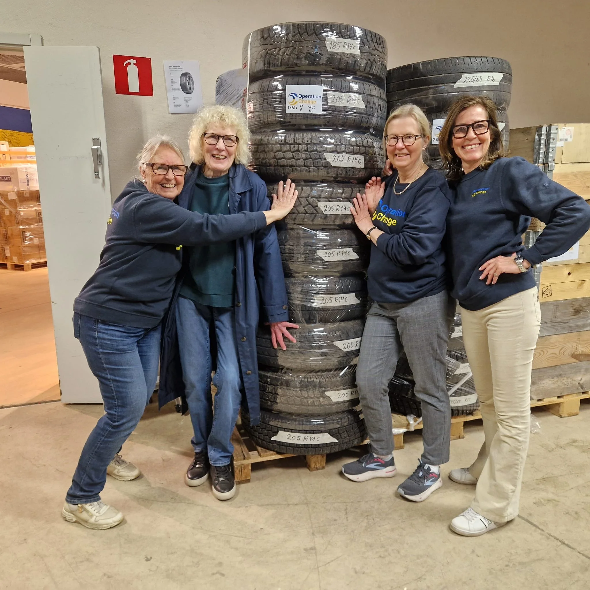 De dyker upp, kavlar upp &auml;rmarna och g&ouml;r jobbet tillsammans p&aring; lagret.

Ulla-Karin, Betty, Ann-Christin och Elisabet - utan dessa &aring;terkommande krafter och m&aring;nga fler hade vi inte haft den kontinuitet som allt bygger p&arin