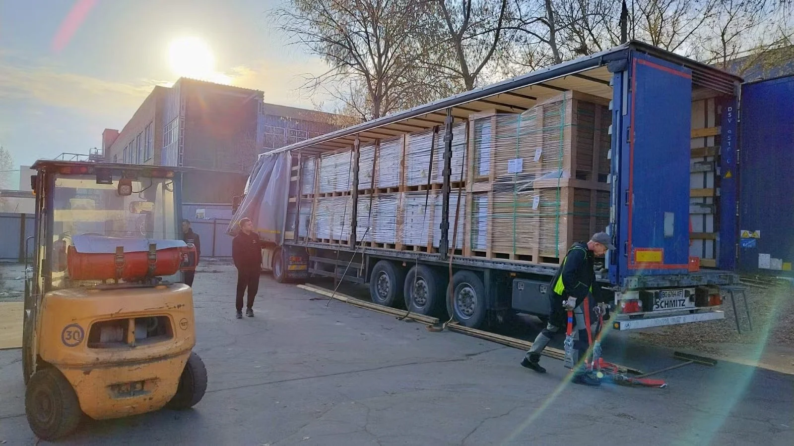 Det h&auml;r &auml;r en av de st&ouml;rre insatserna vi medverkar i just nu.

Kriget i Ukraina har orsakat omfattande skador p&aring; bost&auml;der och samh&auml;llsviktig infrastruktur. Tillg&aring;ng till fungerande sanitetsl&ouml;sningar &auml;r a