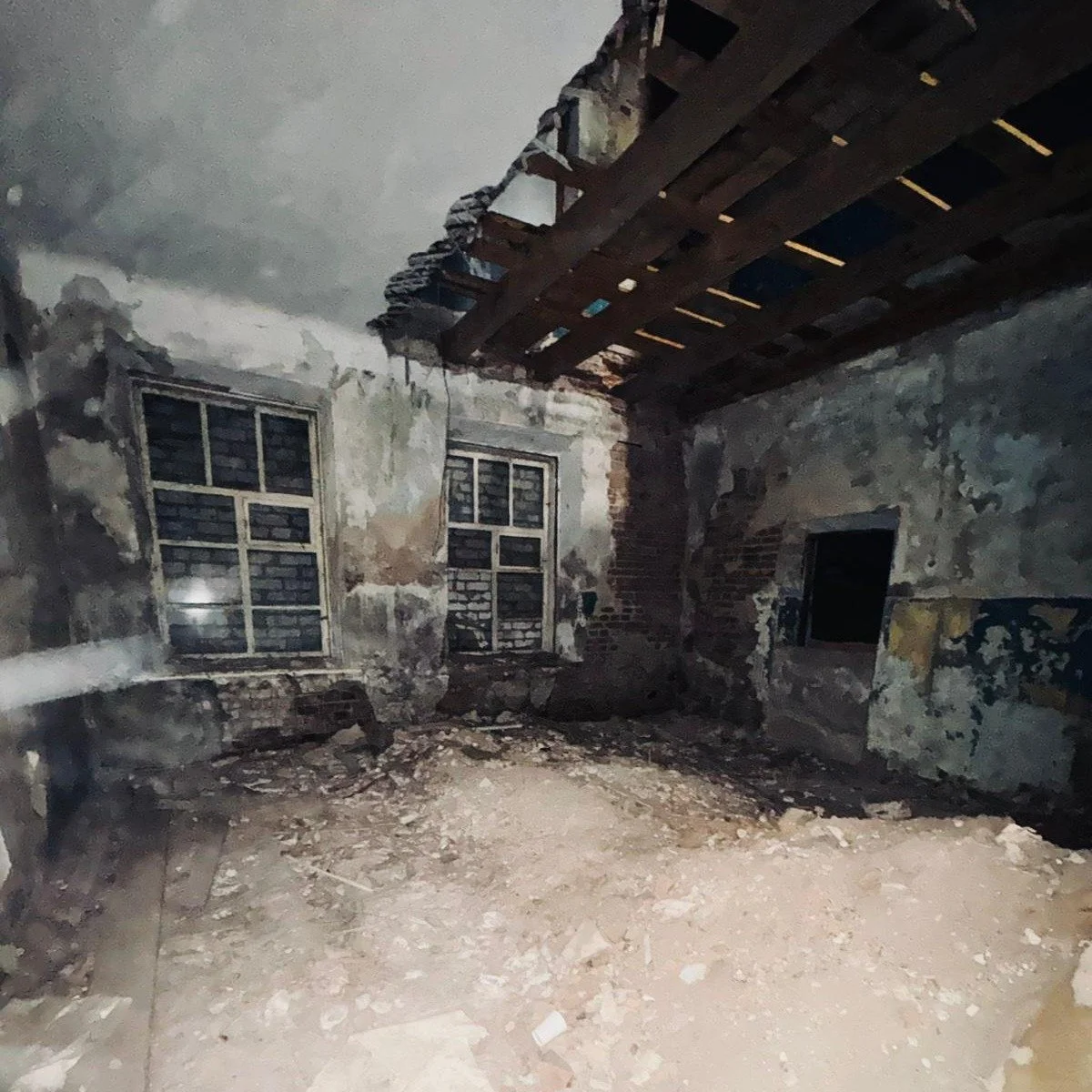 Under de senaste veckorna har delar av den medicinska personalen d&ouml;dats och s&aring;rats.

Den medicinska enheten inom 43 brigaden tvingas &aring;terigen omlokalisera sin verksamhet. Detta sker inte p&aring; grund av att frontlinjen har f&ouml;r