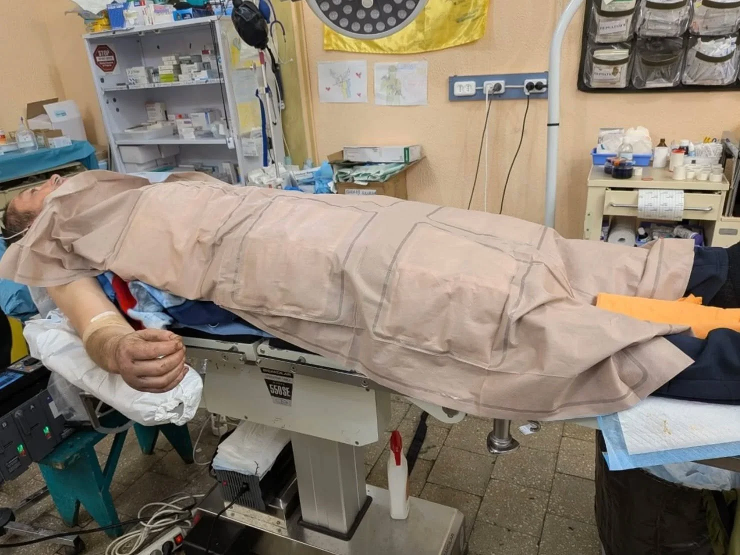 V&auml;rmefilten &auml;r en efterfr&aring;gad hj&auml;lp som g&ouml;r skillnad.

En kemisk v&auml;rmefilt aktiveras i kontakt med syre och beh&ouml;ver ingen extern v&auml;rmek&auml;lla. Den ger cirka 40 graders v&auml;rme i upp till 10 timmar och hj