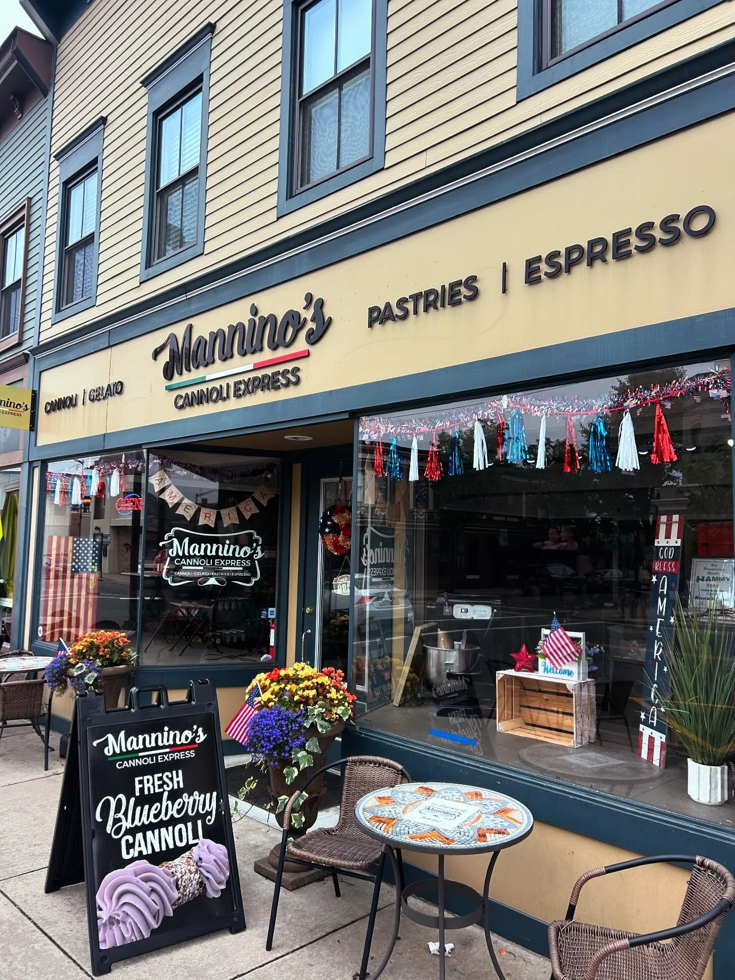 SUMMER BUCKETLIST: 
1. Visit our friends @manninoscannoliexpress 
2. Grab a blueberry cannoli (they are the best) 
3. Pick up our wildflower honey while you are there!