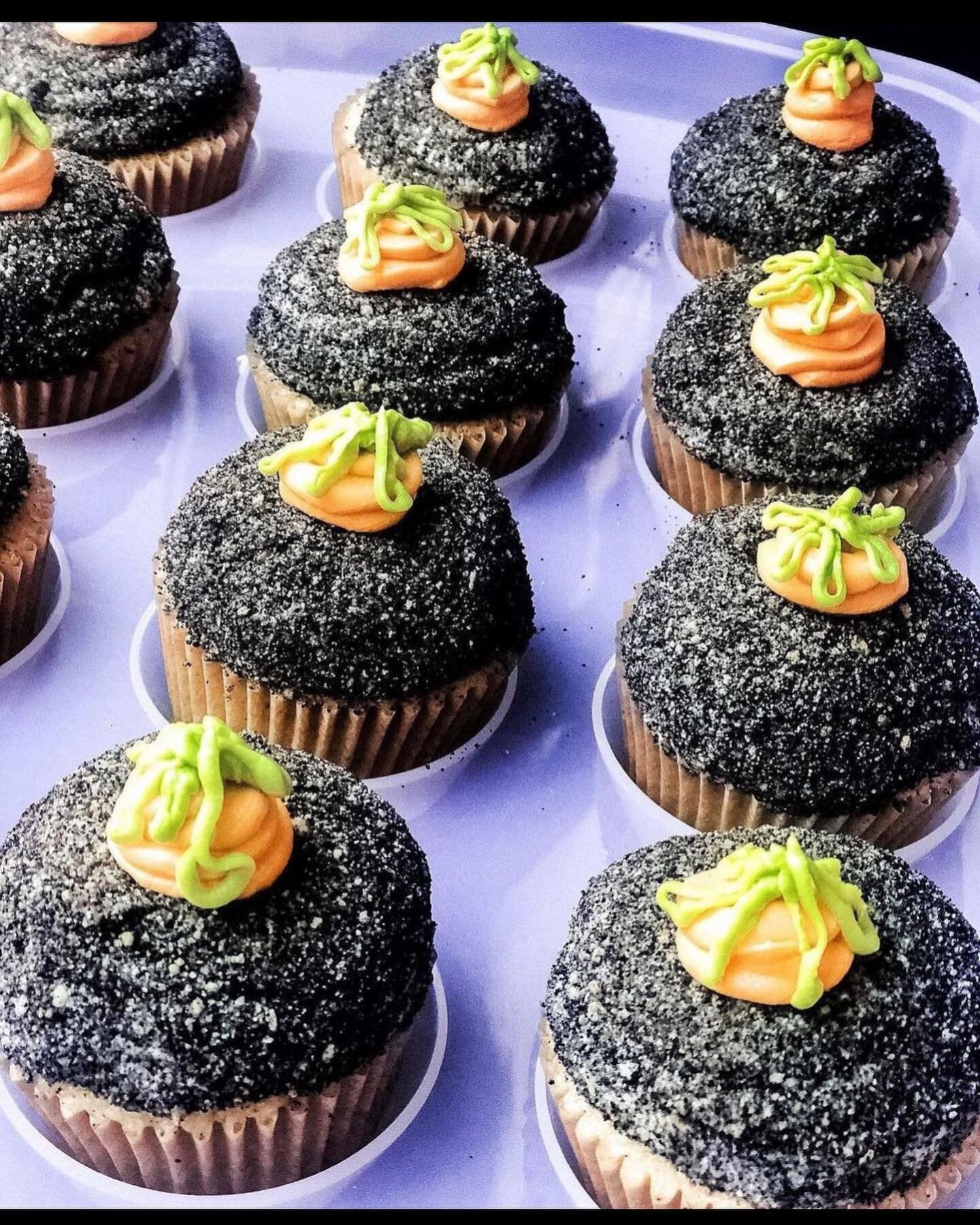 Another cutie Easter recipe ☺️🥕🐰 Carrot Top Chocolate Cupcake Garden🪴

Gluten-free chocolate cupcakes with frosting, cookie crumbles, and frosting carrots! So delicious and adorable. I have a dairy-free option as well🧡 full recipe is on my websit