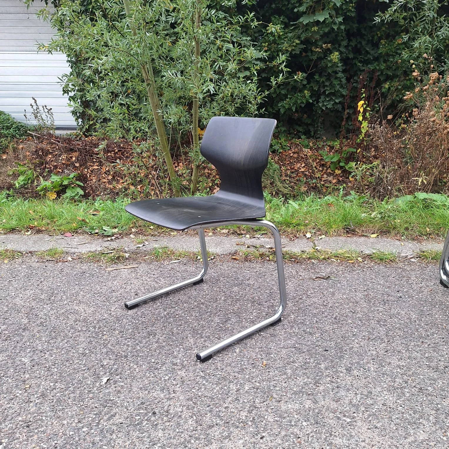 Stackable chair in Pagwood by Flötotto