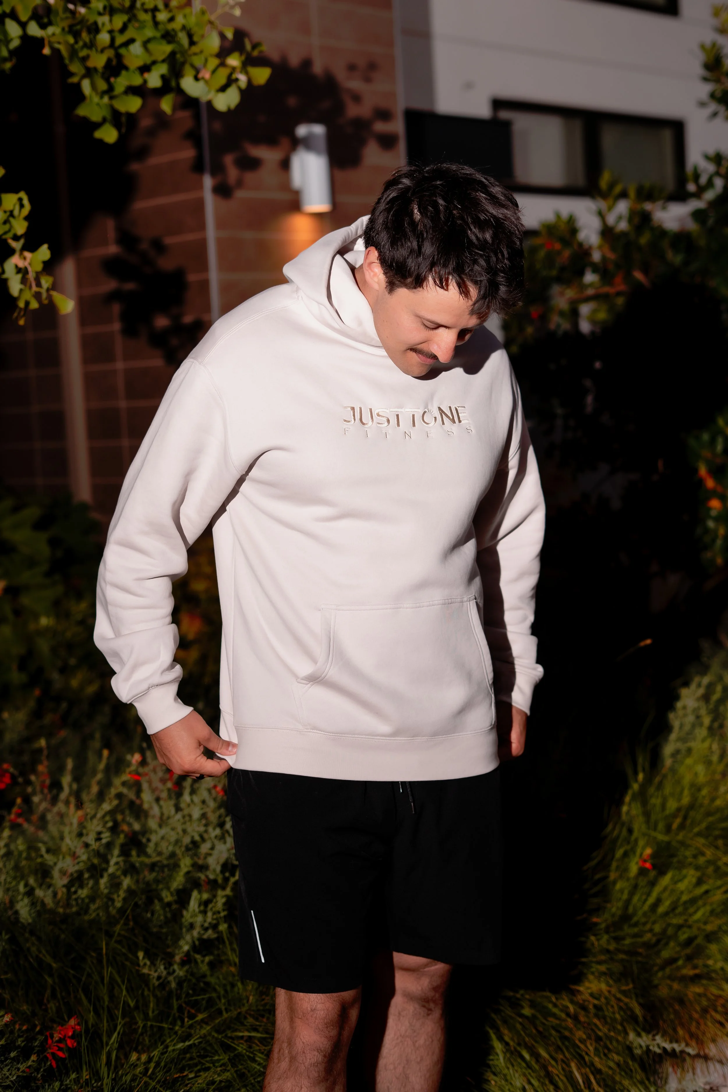 Model wearing size L