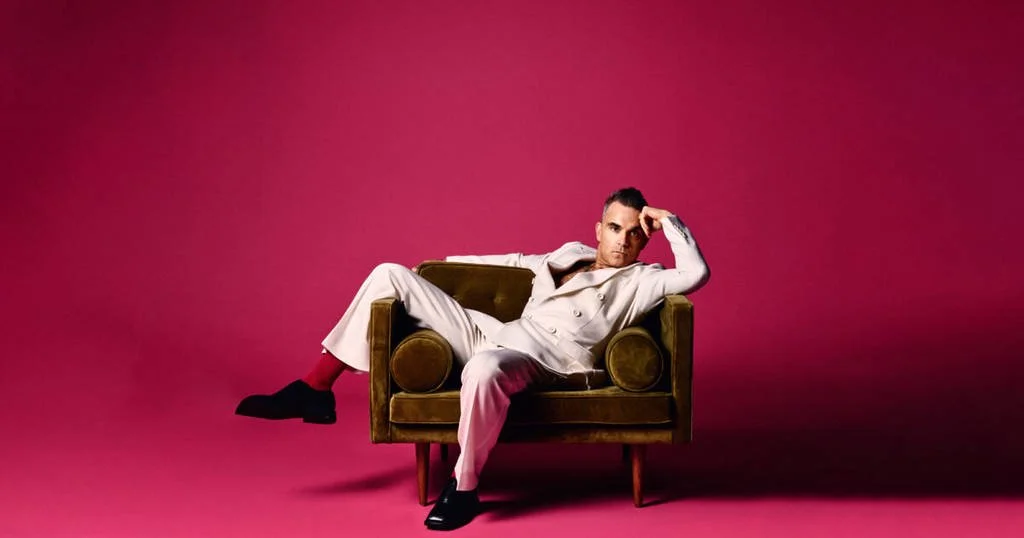Robbie-WIlliams-Pink-background-1-1024x538.jpg