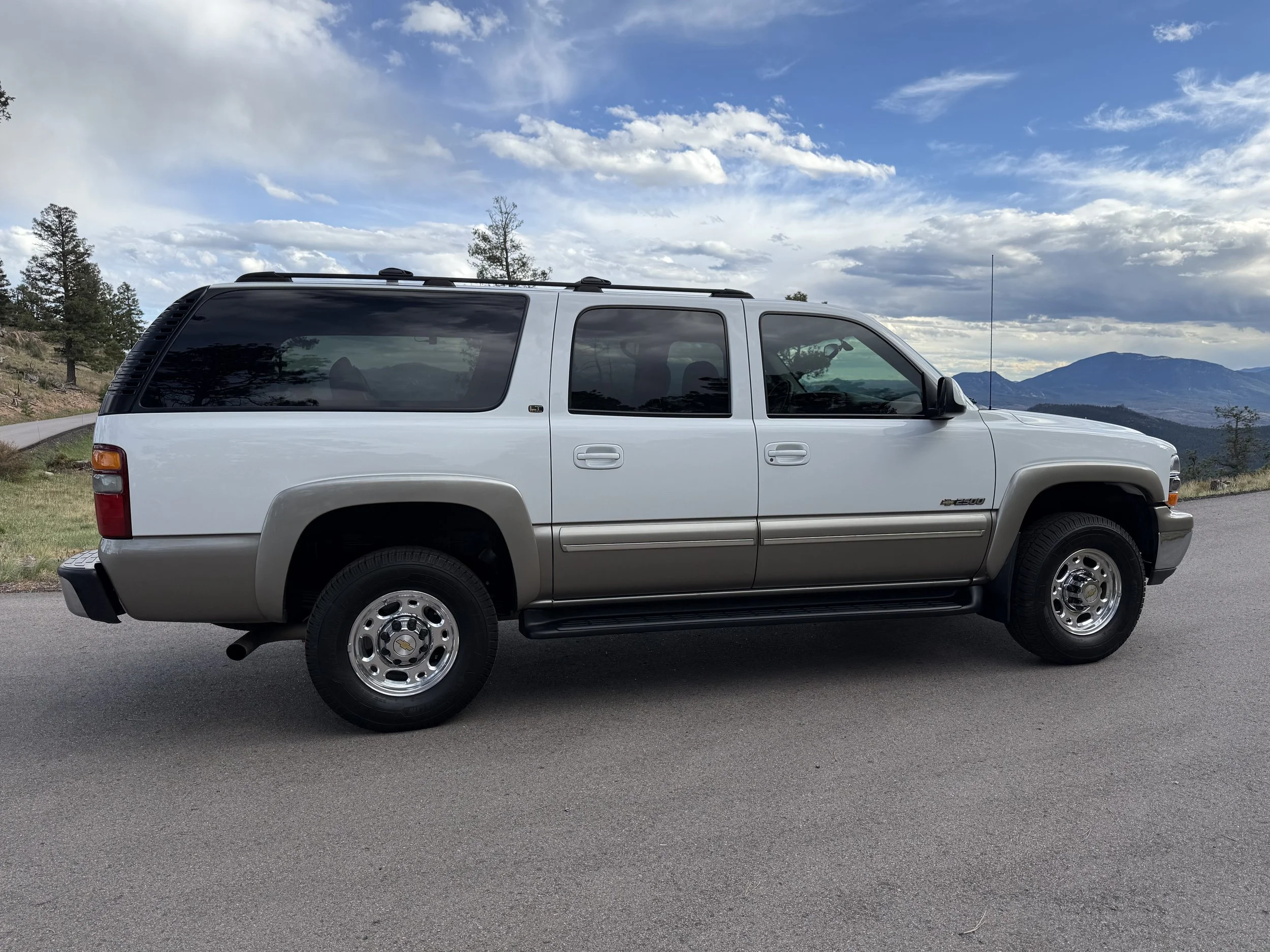 CURRENTLY AVAILABLE 2001 CHEVROLET SUBURBAN 2500