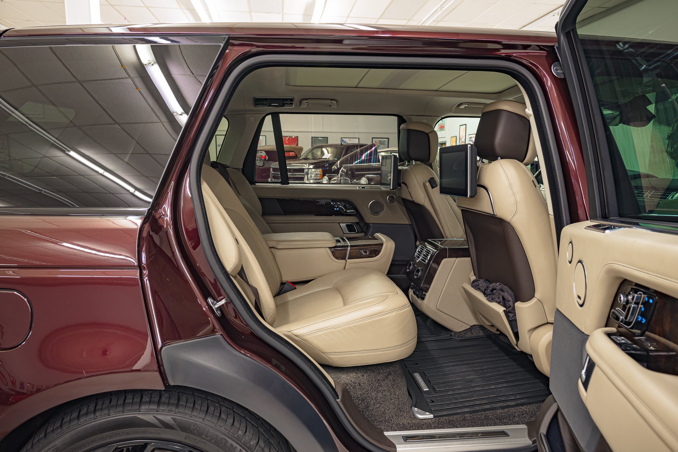 R Rover Interior-20.jpg