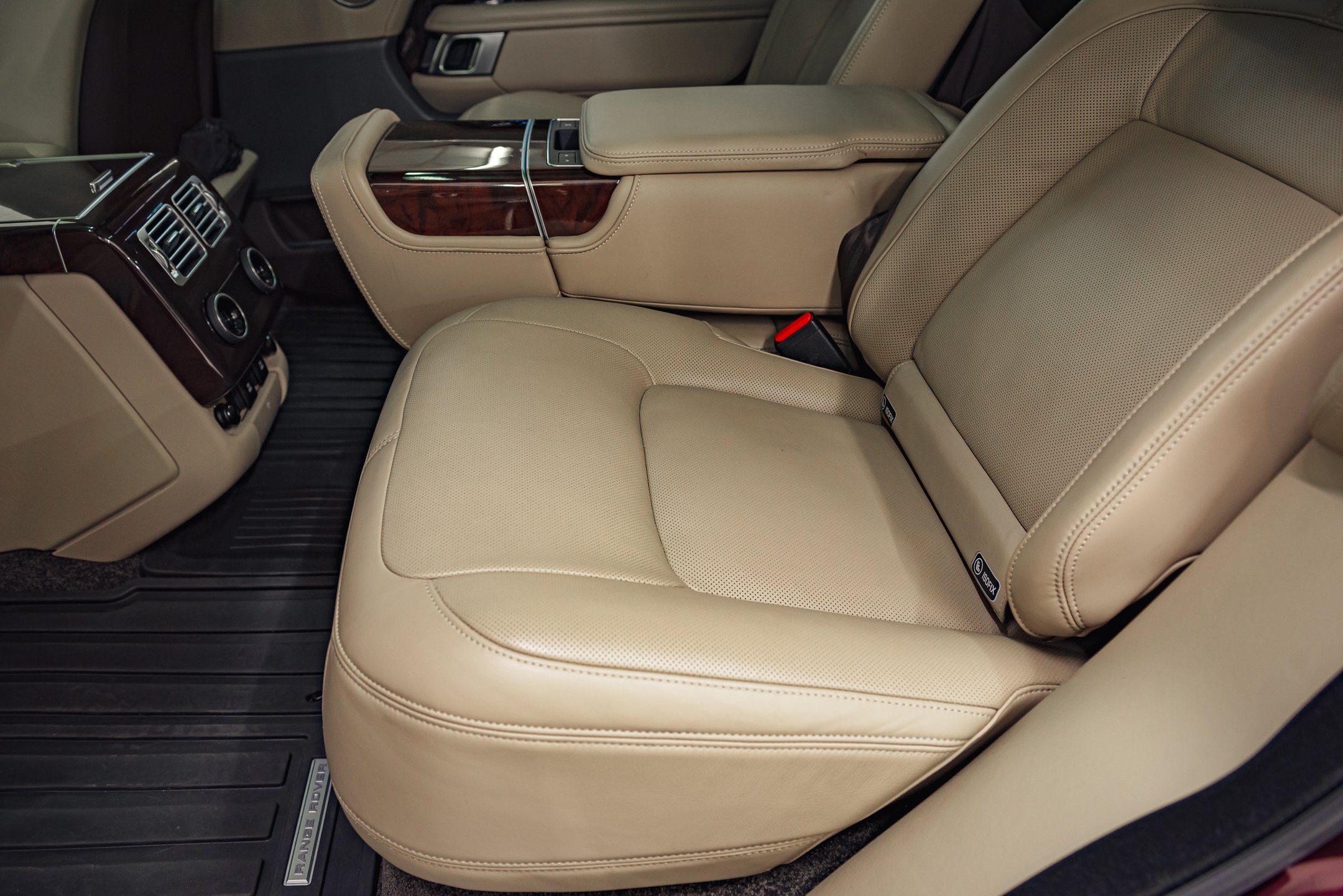 R Rover Interior-10.jpg