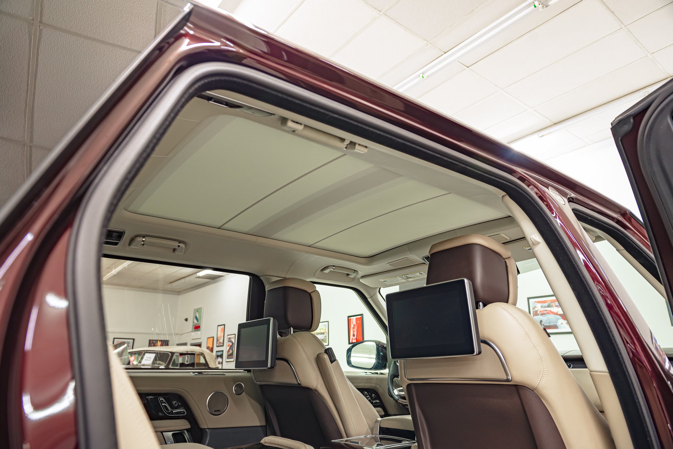 R Rover Interior-27.jpg