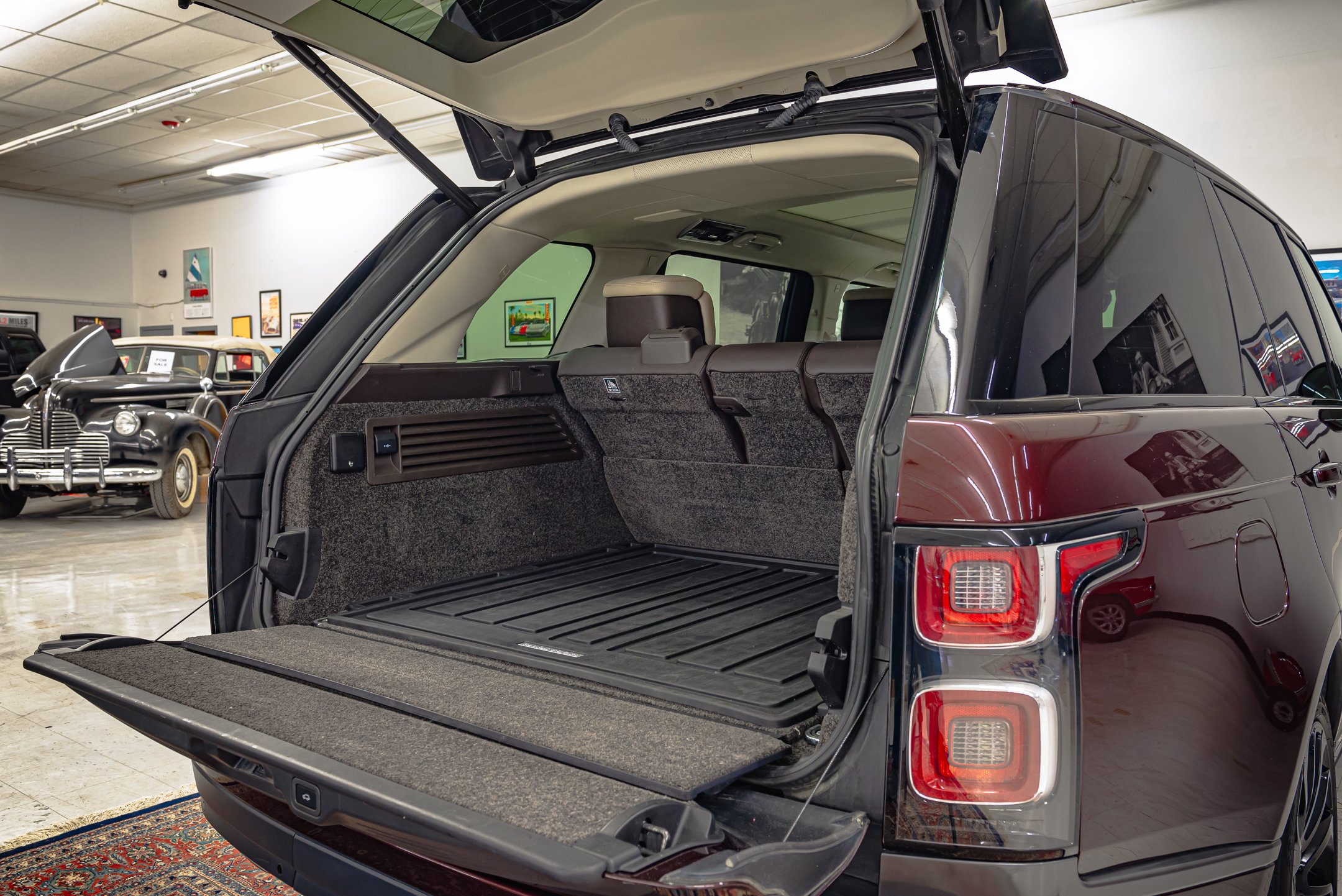 R Rover Interior-15.jpg