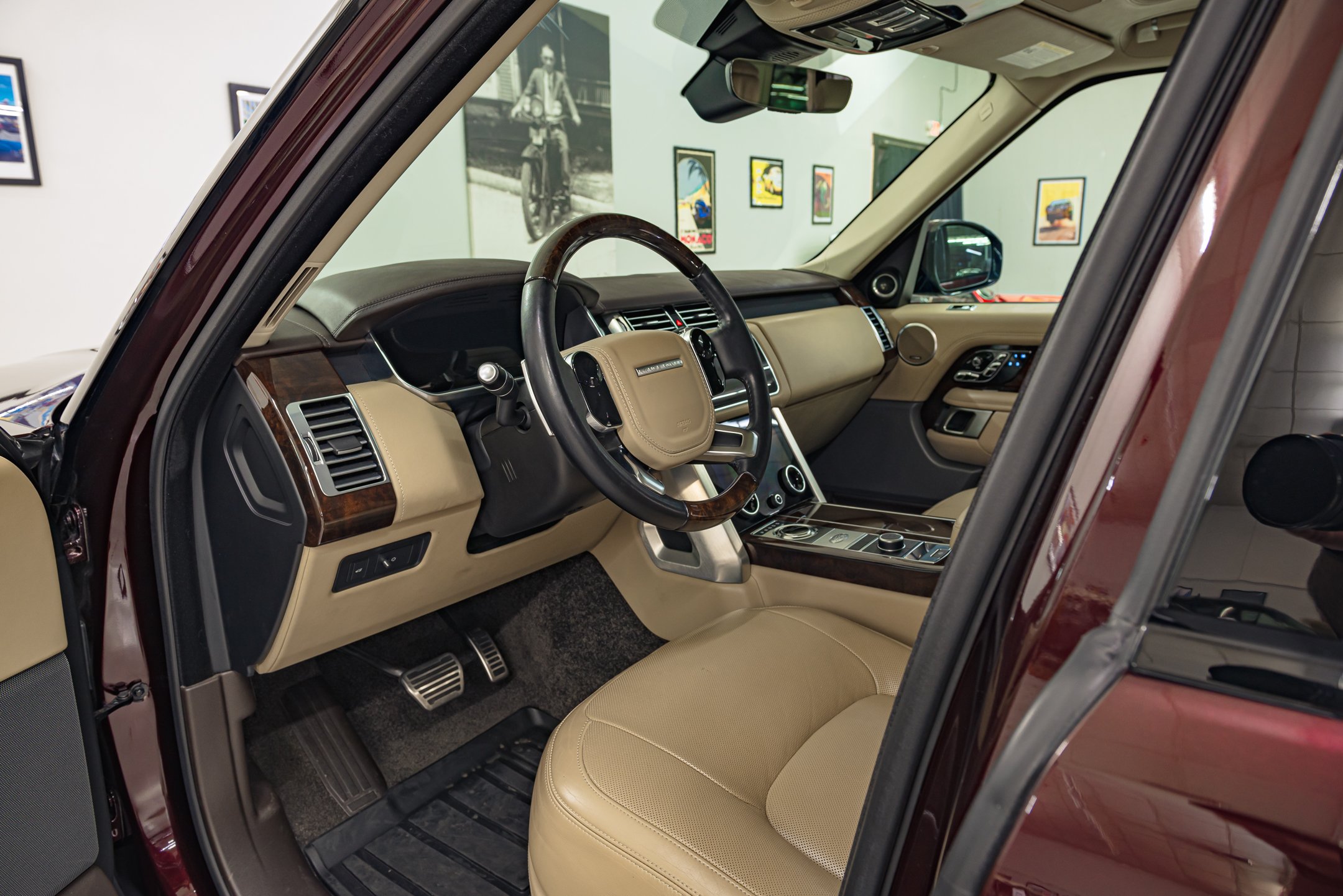 R Rover Interior-2.jpg