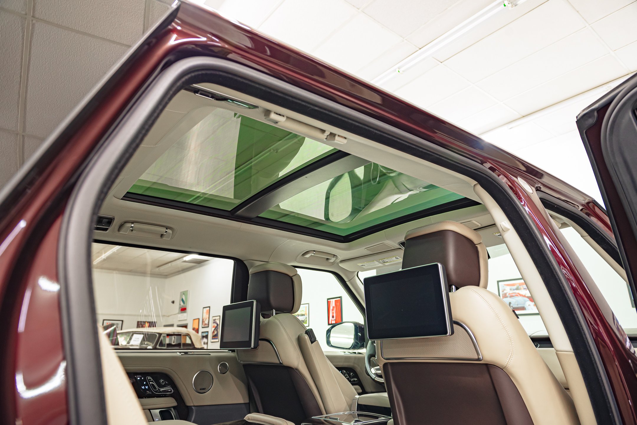 R Rover Interior-28.jpg